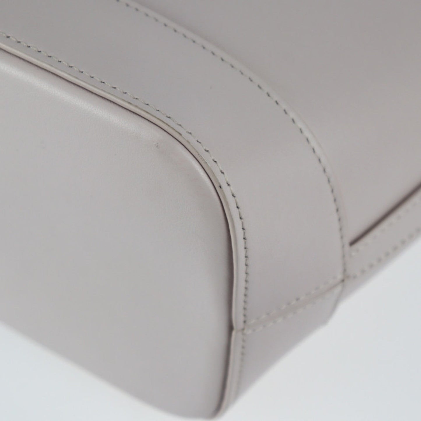 Celine Small Bucket Cuile Triomphe Shoulder Bag 198243DU3.24OU Calfskin POUDRE Pink Gold Hardware