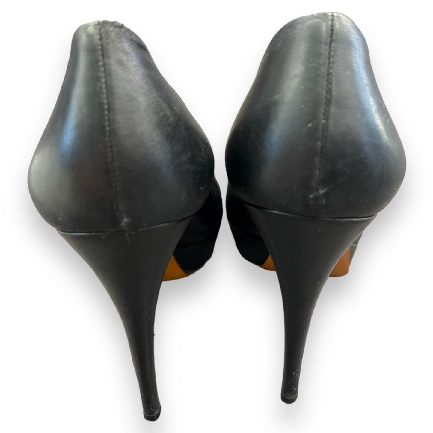 Shoes Luxury Designer By Gucci Size: 8.5