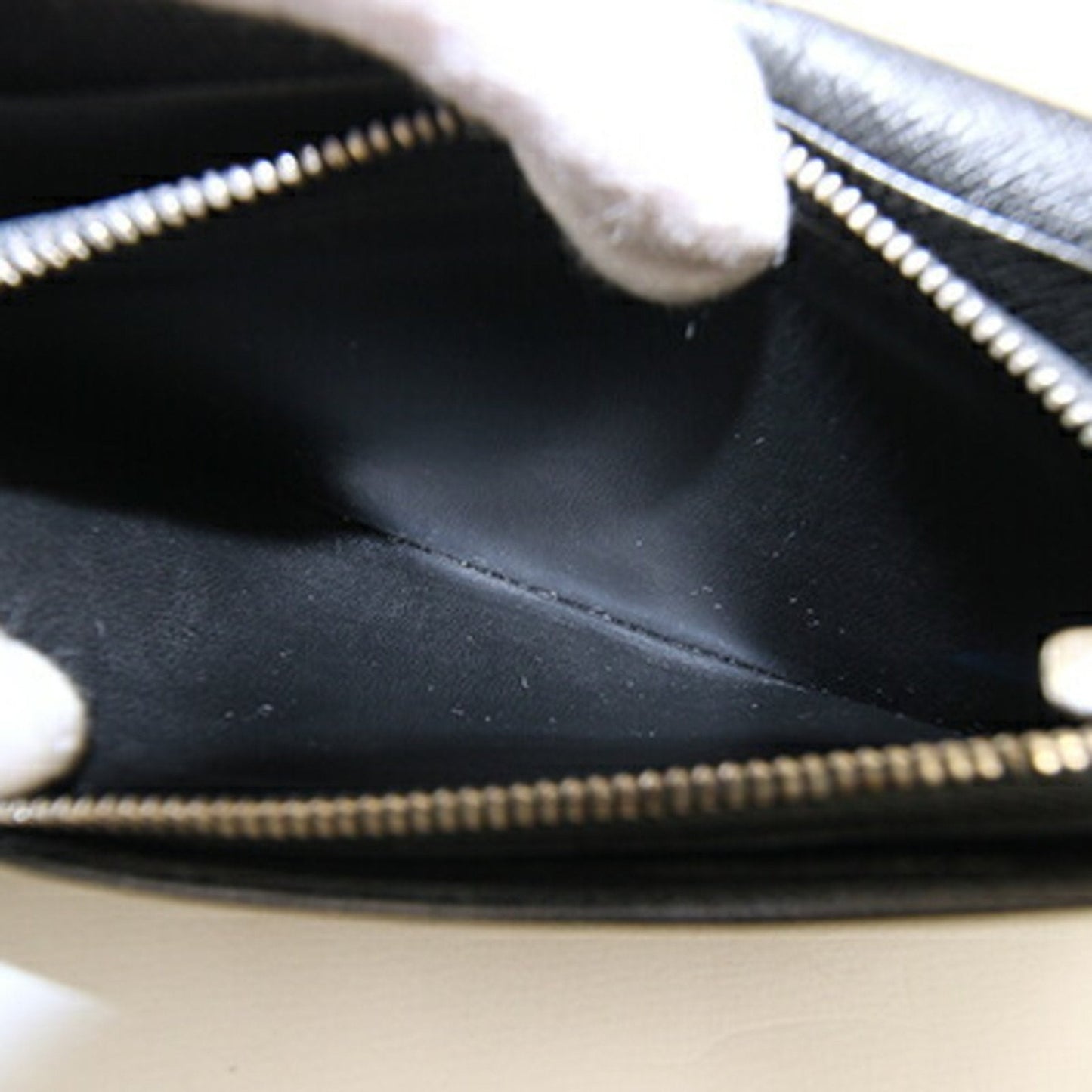 Louis Vuitton Black Leather Brazza (cuir Taïga) wallet accessories