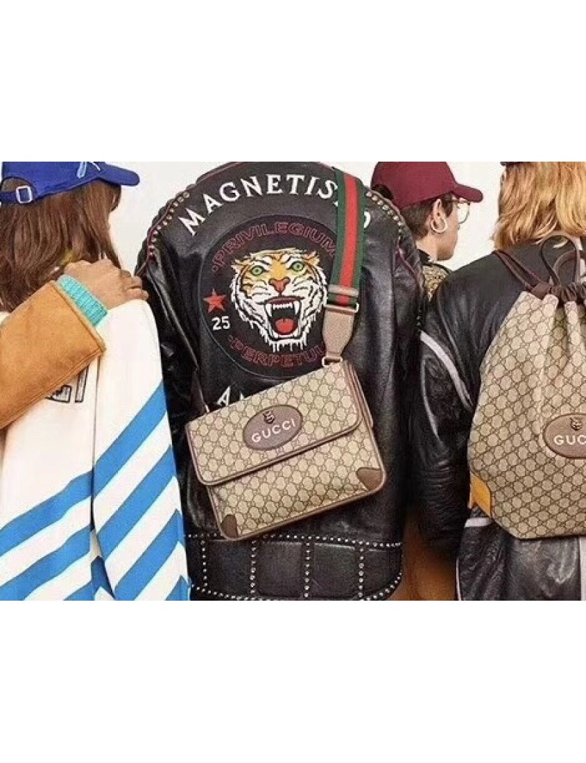 Gucci GG Supreme canvas small messenger bag