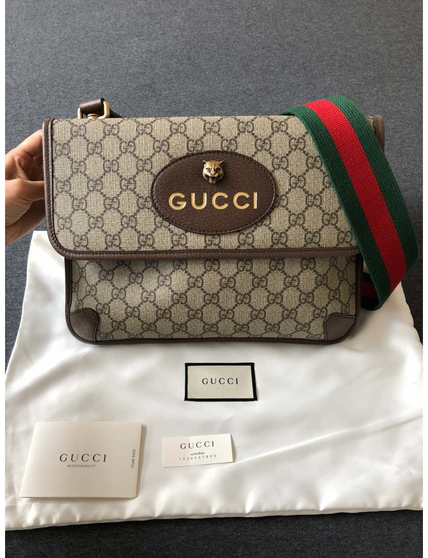 Gucci GG Supreme canvas small messenger bag