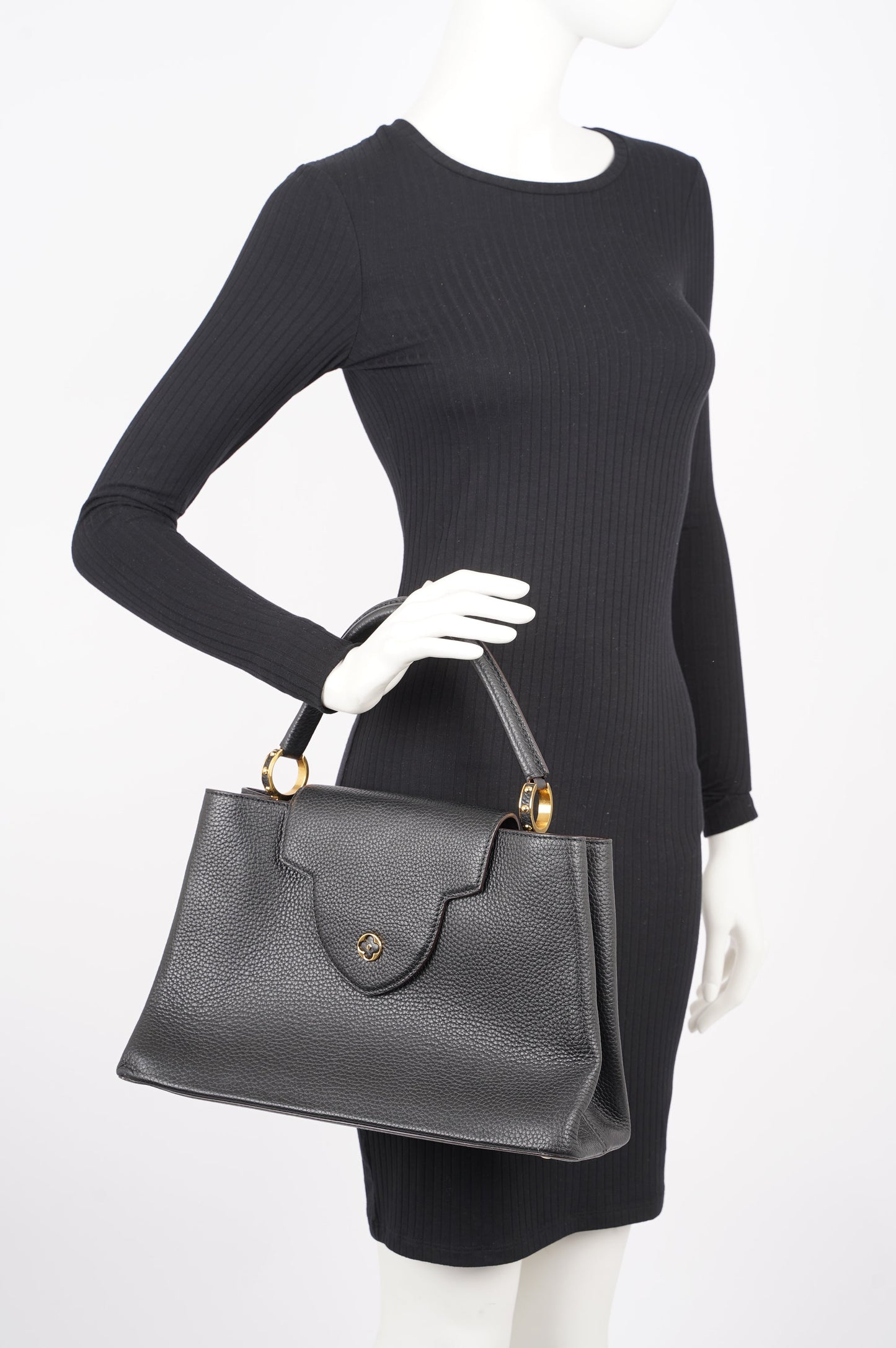 Louis Vuitton Womens Capucines Black Taurillon Leather MM