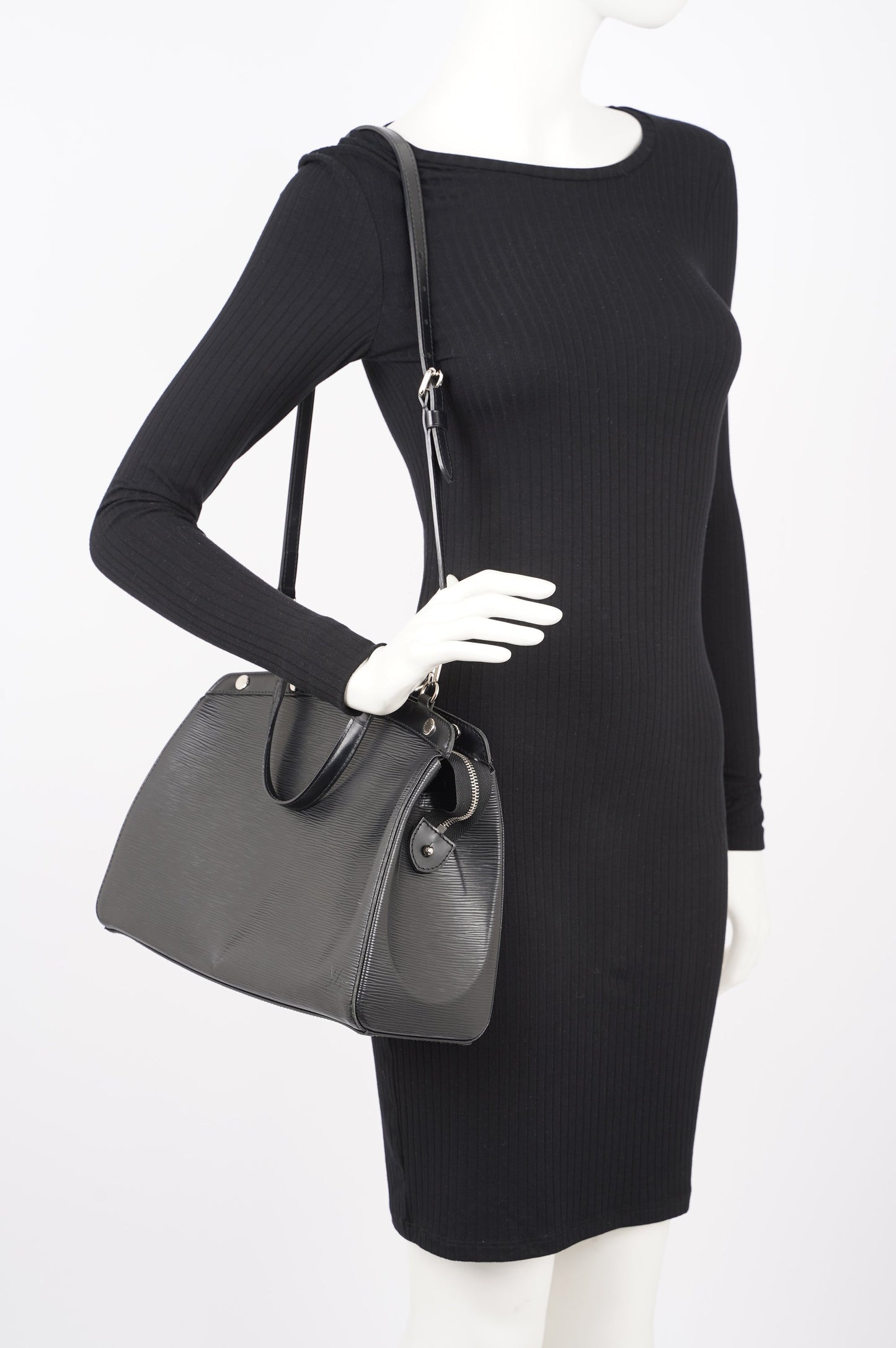 Louis Vuitton Womens Brea Black Epi Leather MM