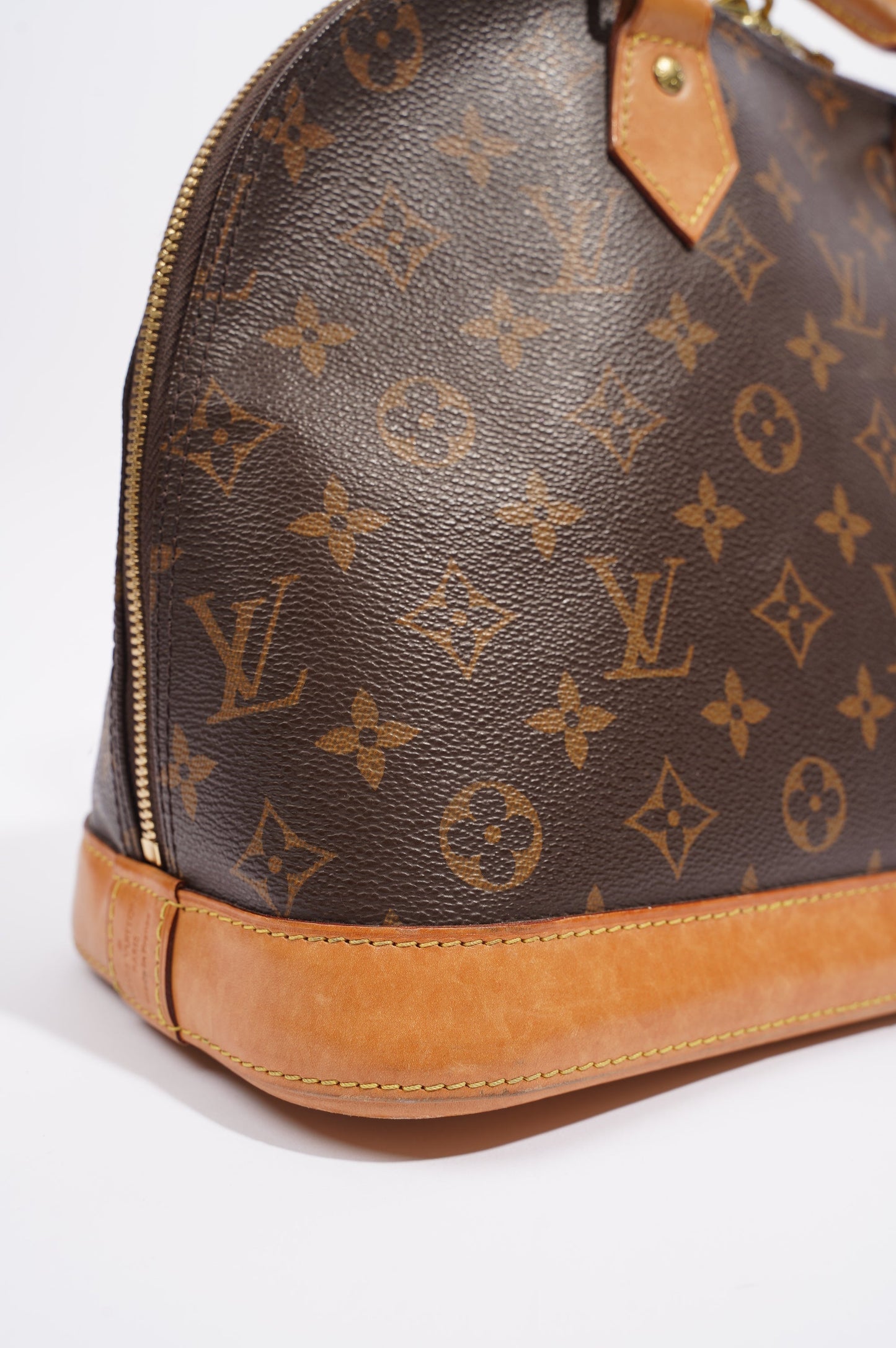 Louis Vuitton Womens Alma Monogram PM