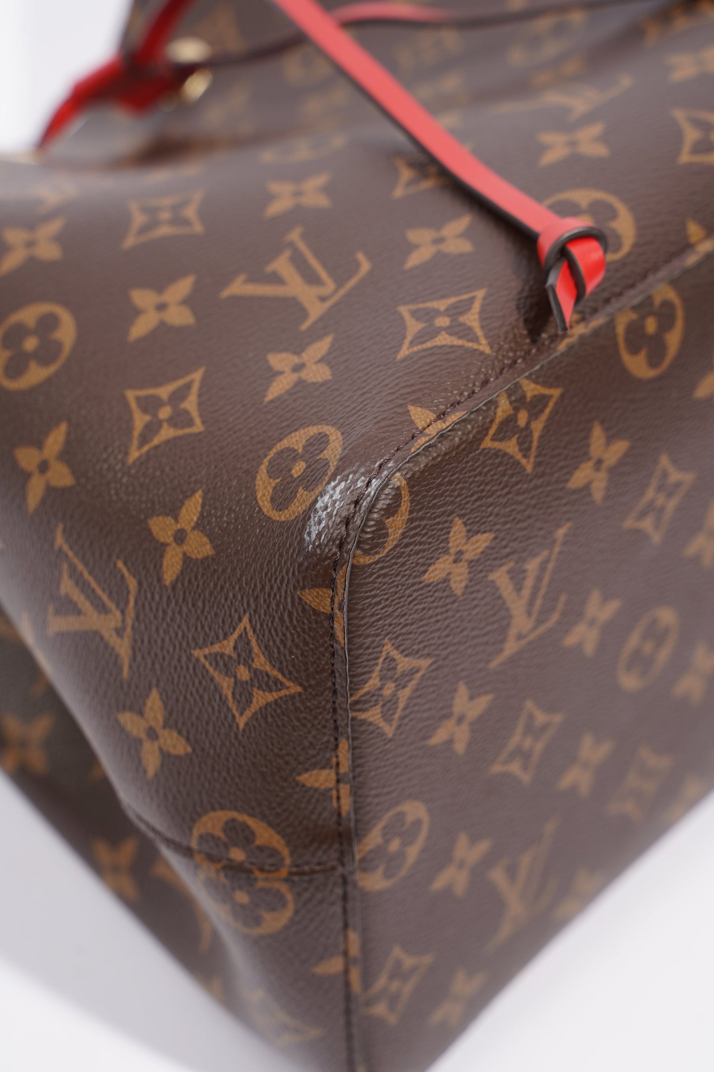 Louis Vuitton Womens Neo Noe Monogram Red