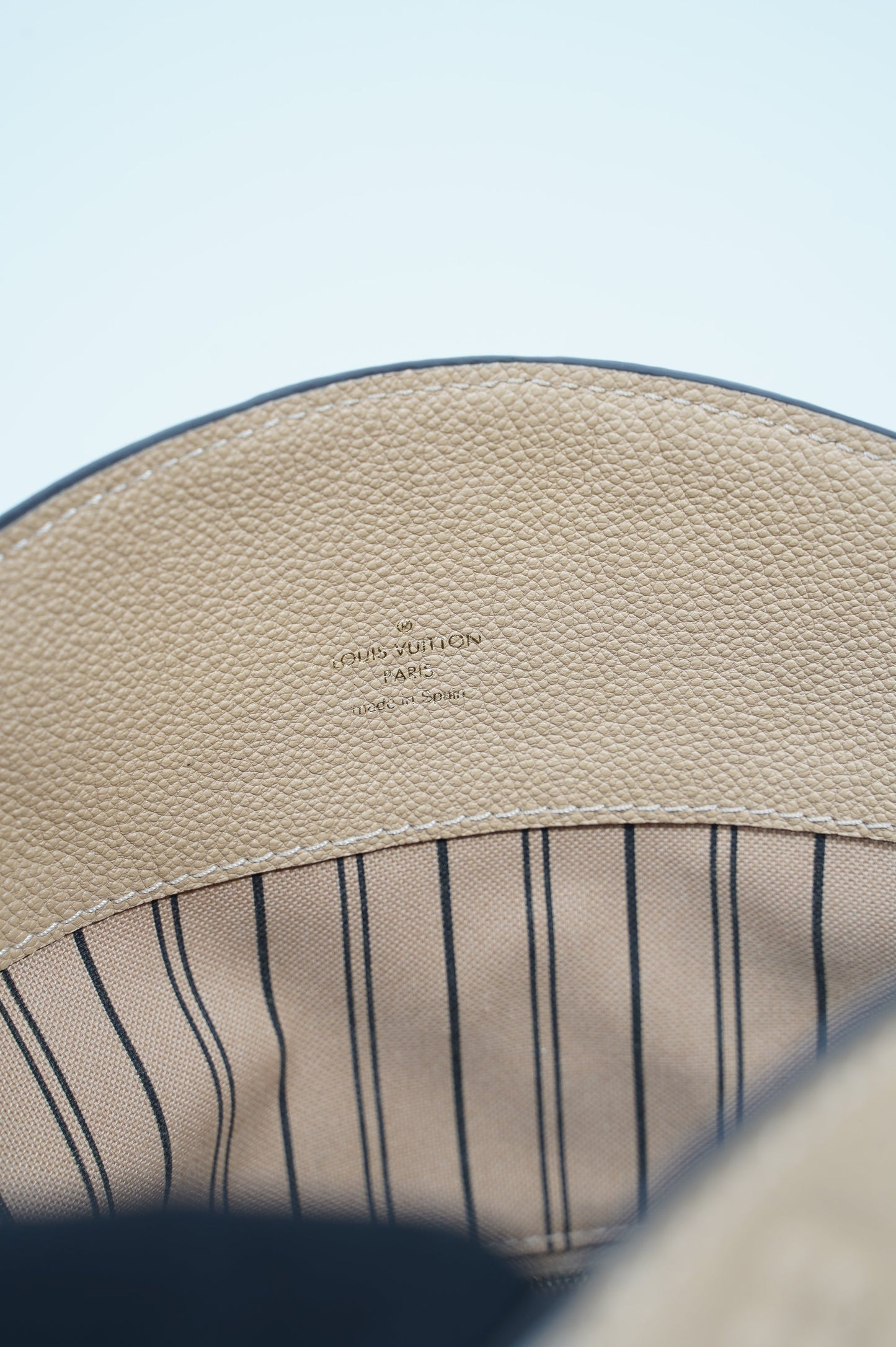 Louis Vuitton Womens Bagatelle Hobo Bag