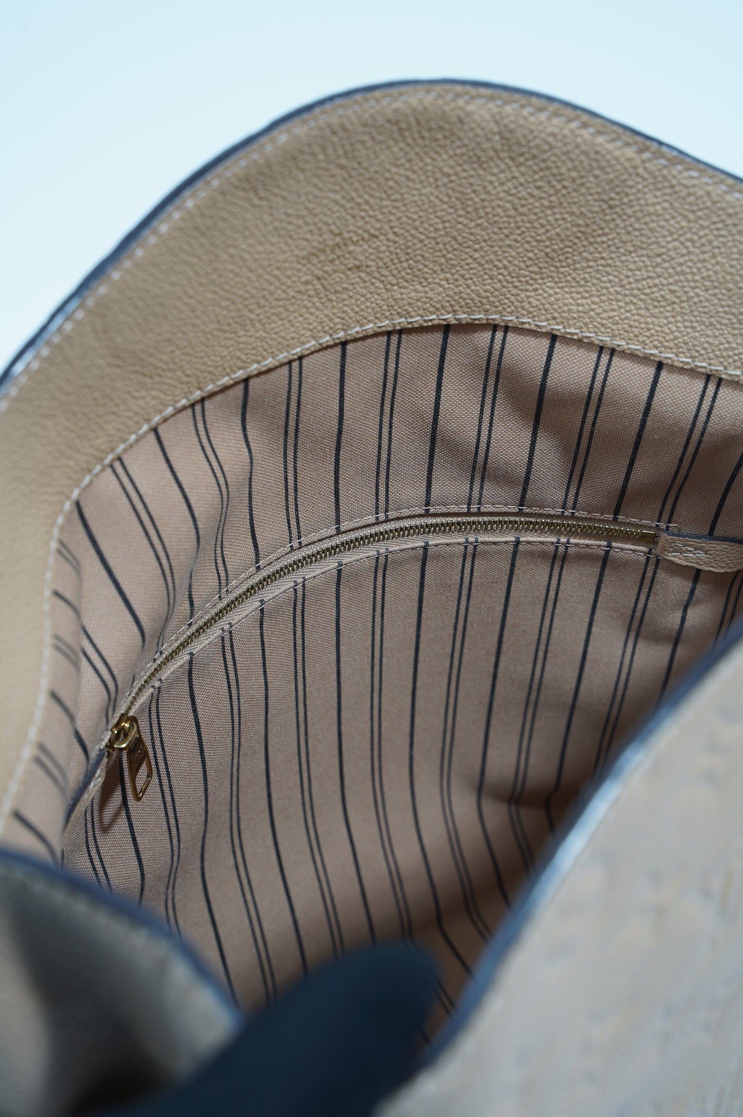 Louis Vuitton Womens Bagatelle Hobo Bag
