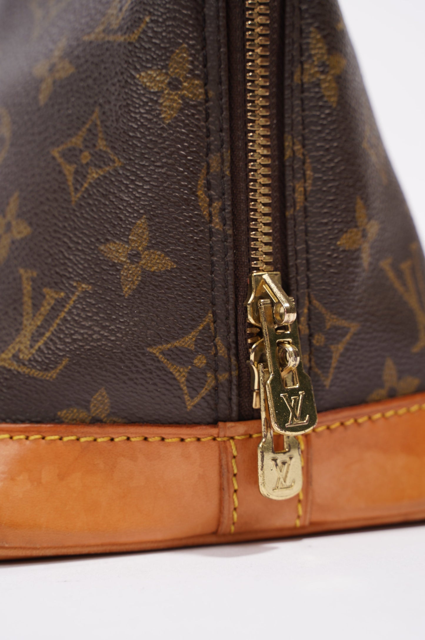 Louis Vuitton Womens Vintage Alma Monogram PM