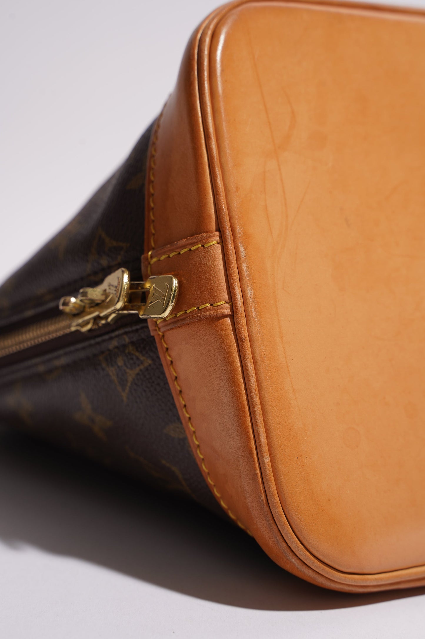 Louis Vuitton Womens Vintage Alma Monogram PM