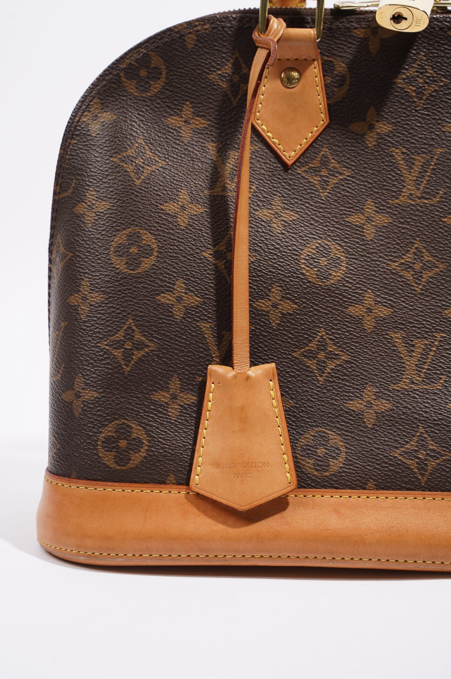 Louis Vuitton Womens Alma Monogram PM