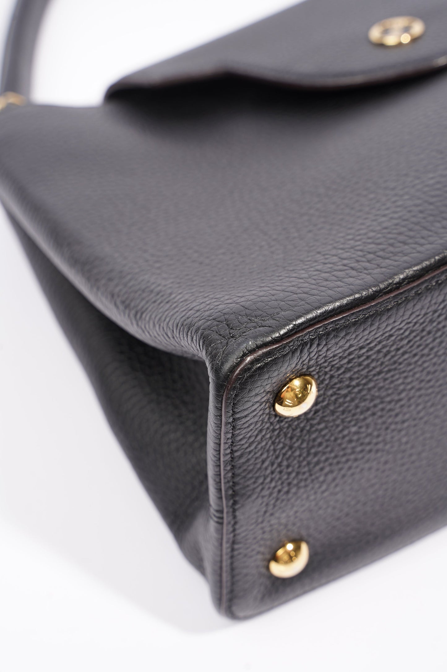 Louis Vuitton Womens Capucines Black Taurillon Leather MM