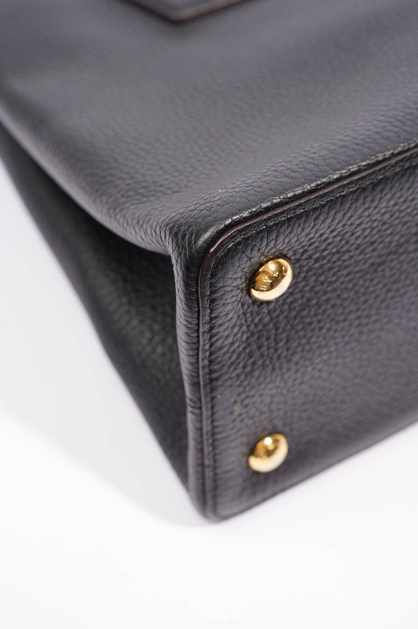 Louis Vuitton Womens Capucines Black Taurillon Leather MM