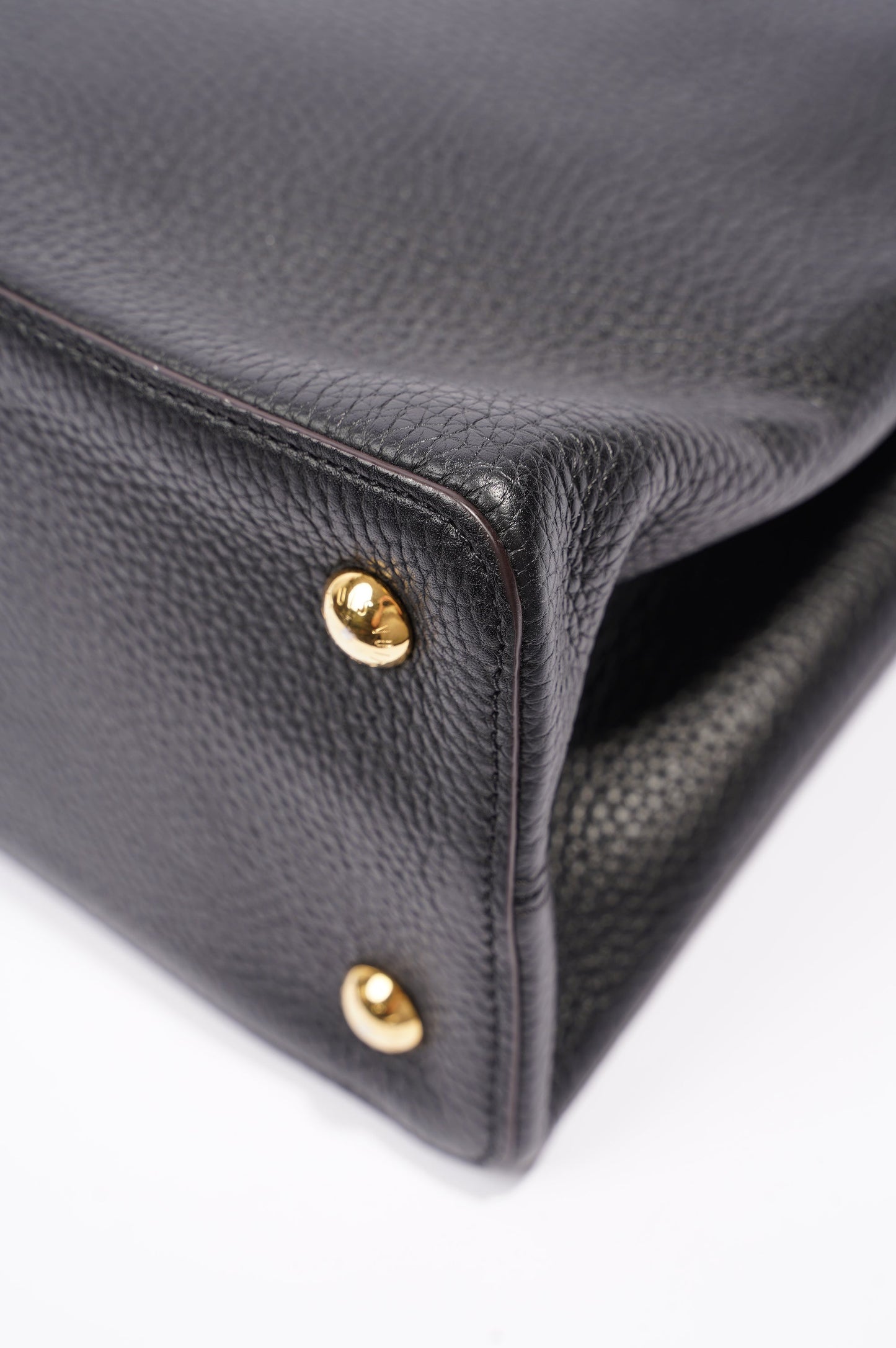 Louis Vuitton Womens Capucines Black Taurillon Leather MM