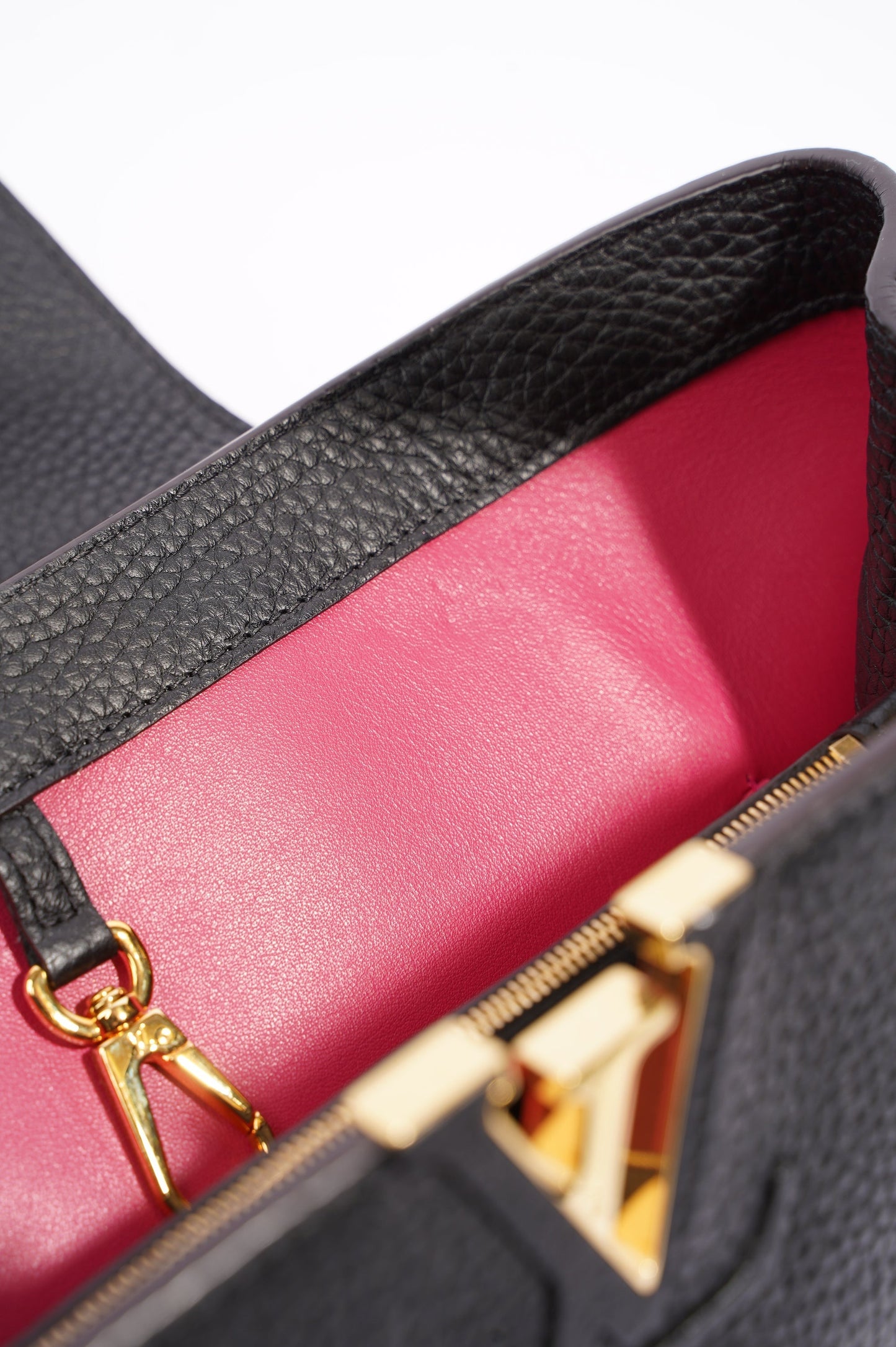 Louis Vuitton Womens Capucines Black Taurillon Leather MM