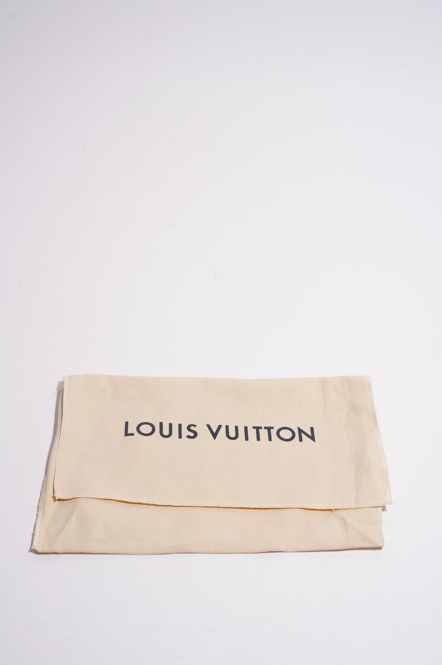 Louis Vuitton Womens Petite Malle Monogram / Black