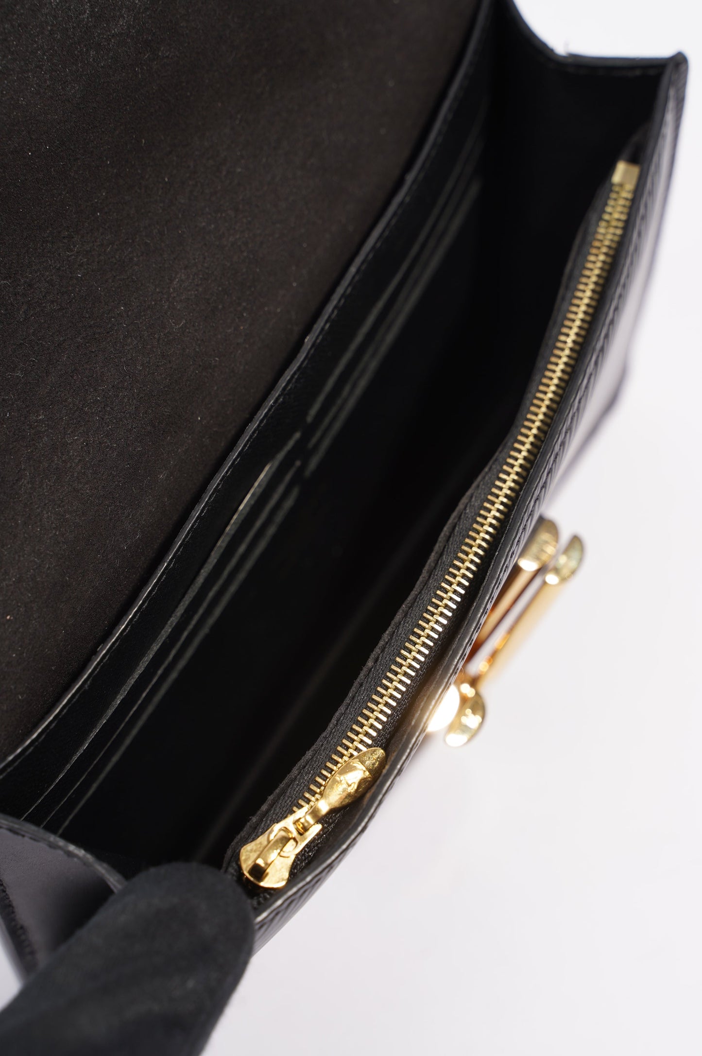Louis Vuitton Womens Twist Chain Pouch Black Epi Leather