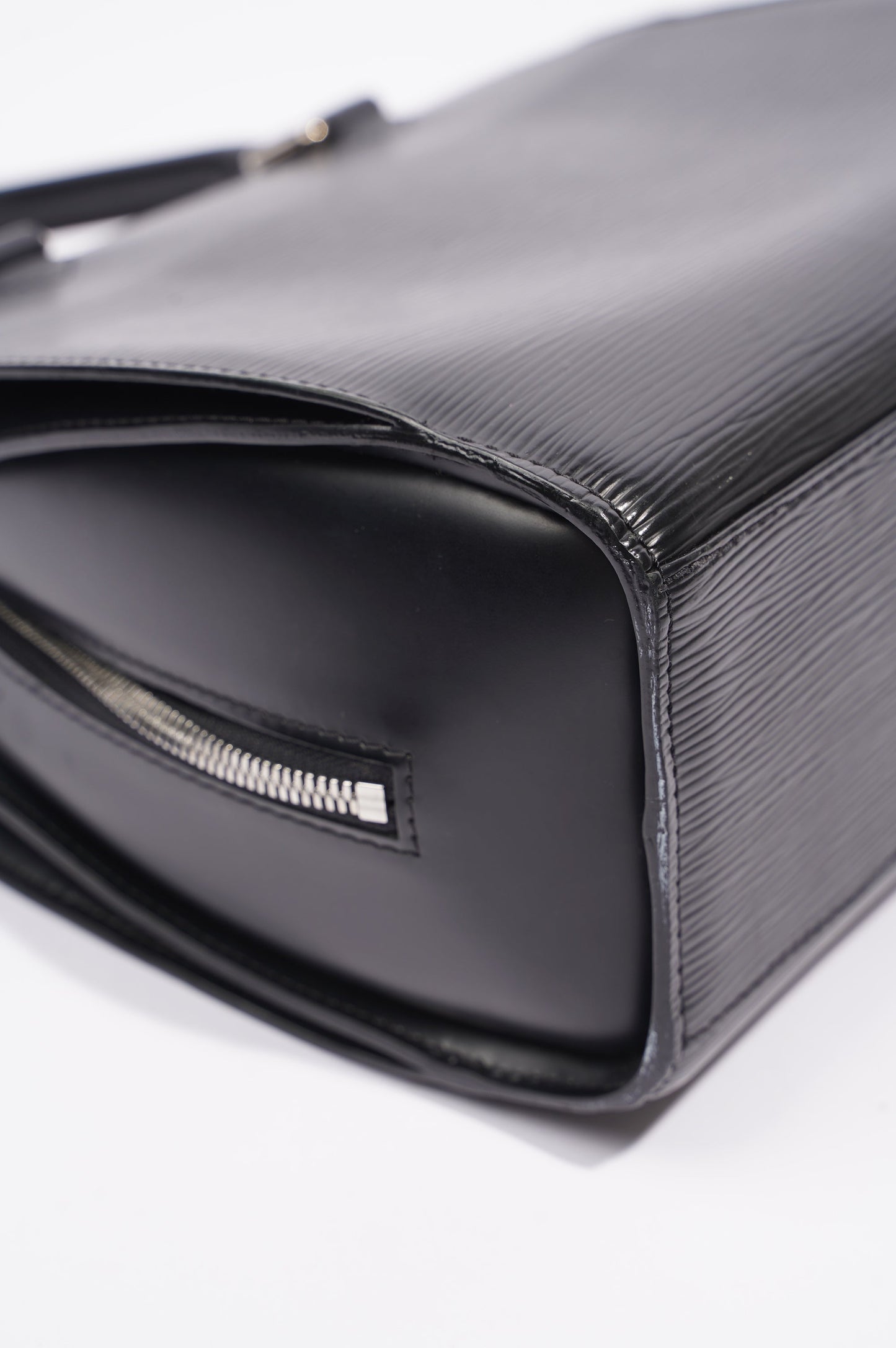 Louis Vuitton Womens Pont Neuf Black Epi Leather