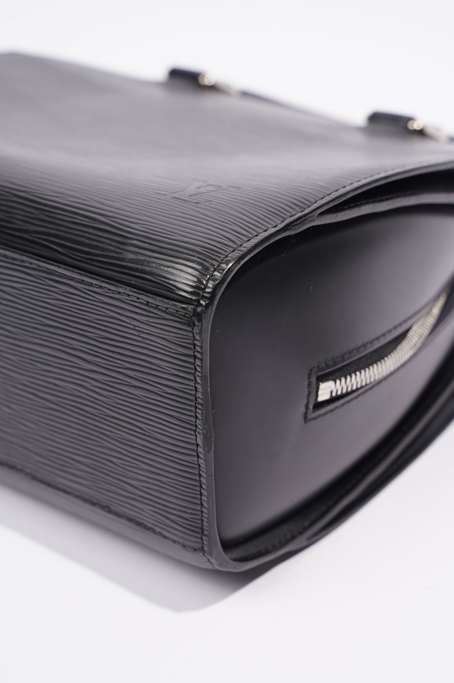 Louis Vuitton Womens Pont Neuf Black Epi Leather