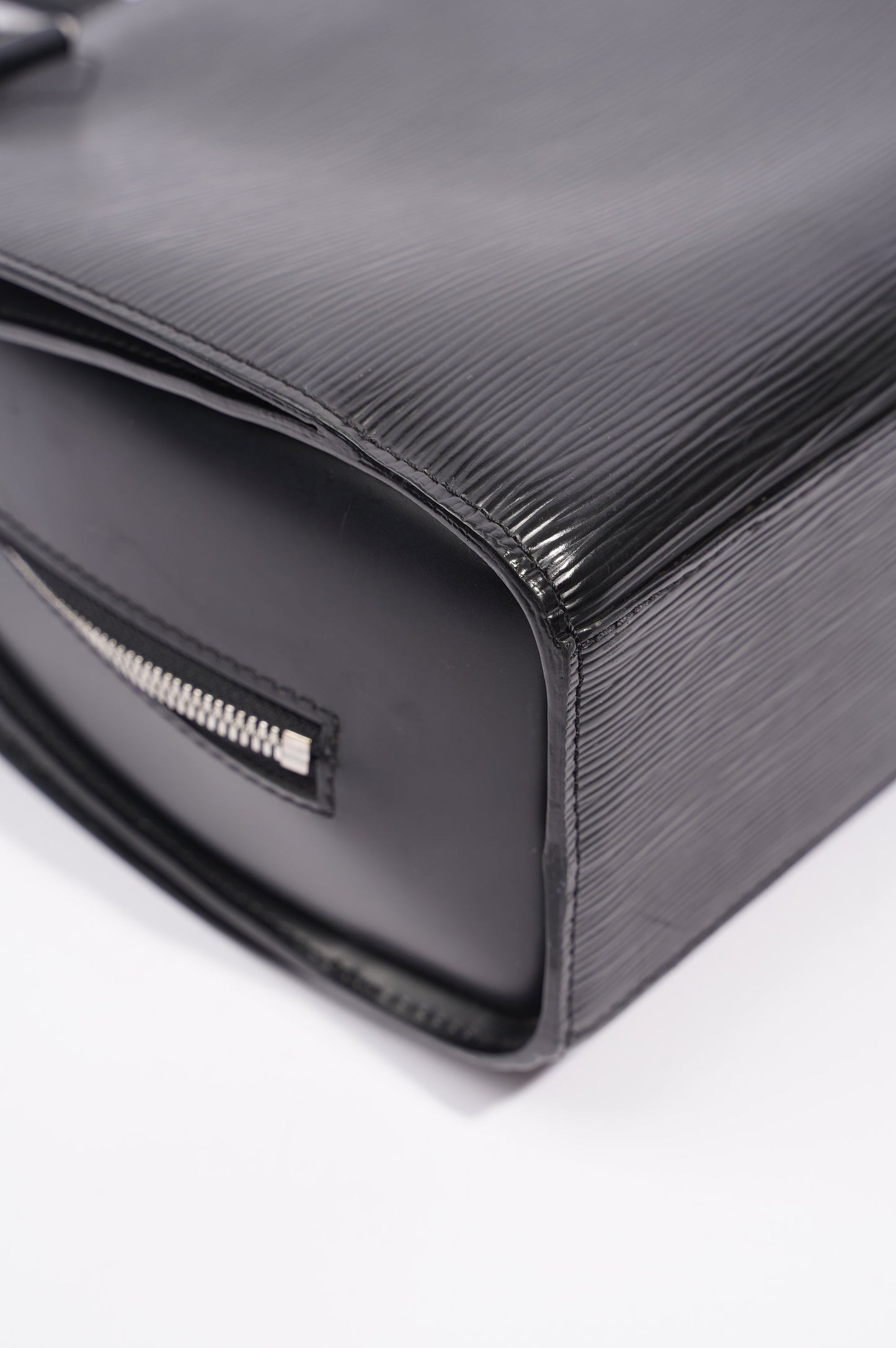 Louis Vuitton Womens Pont Neuf Black Epi Leather