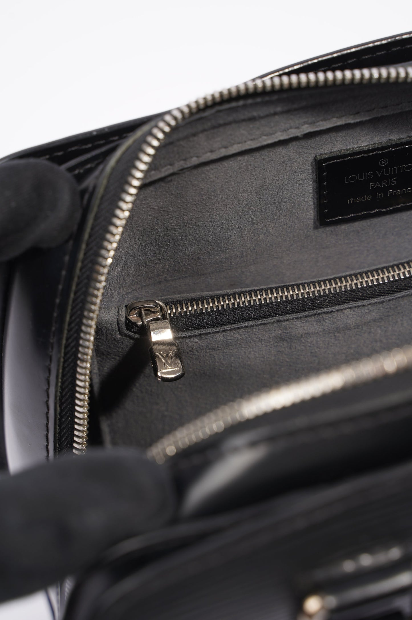 Louis Vuitton Womens Pont Neuf Black Epi Leather