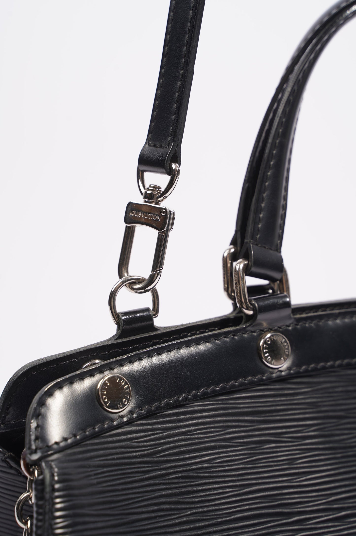 Louis Vuitton Womens Brea Black Epi Leather MM
