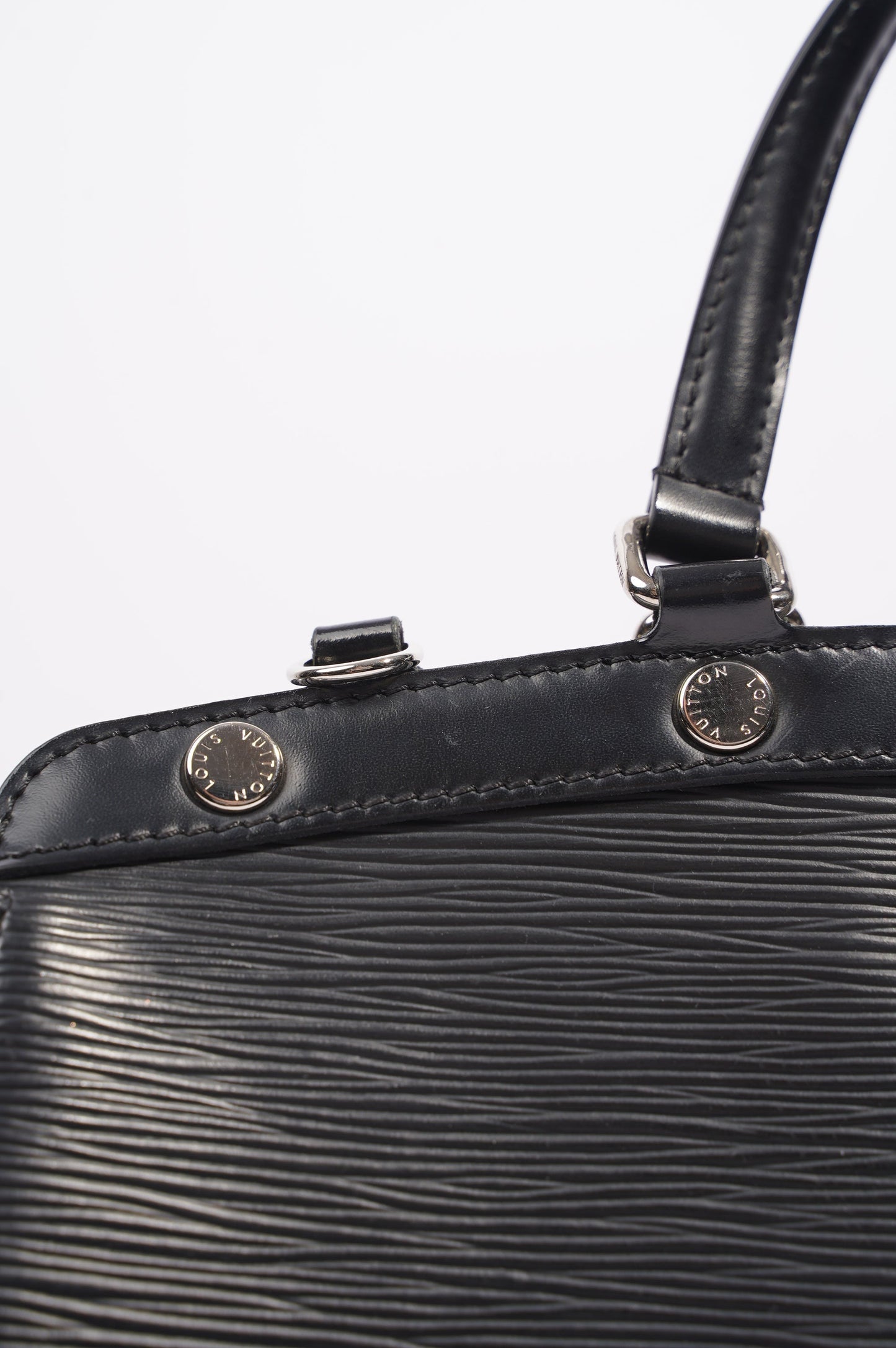 Louis Vuitton Womens Brea Black Epi Leather MM