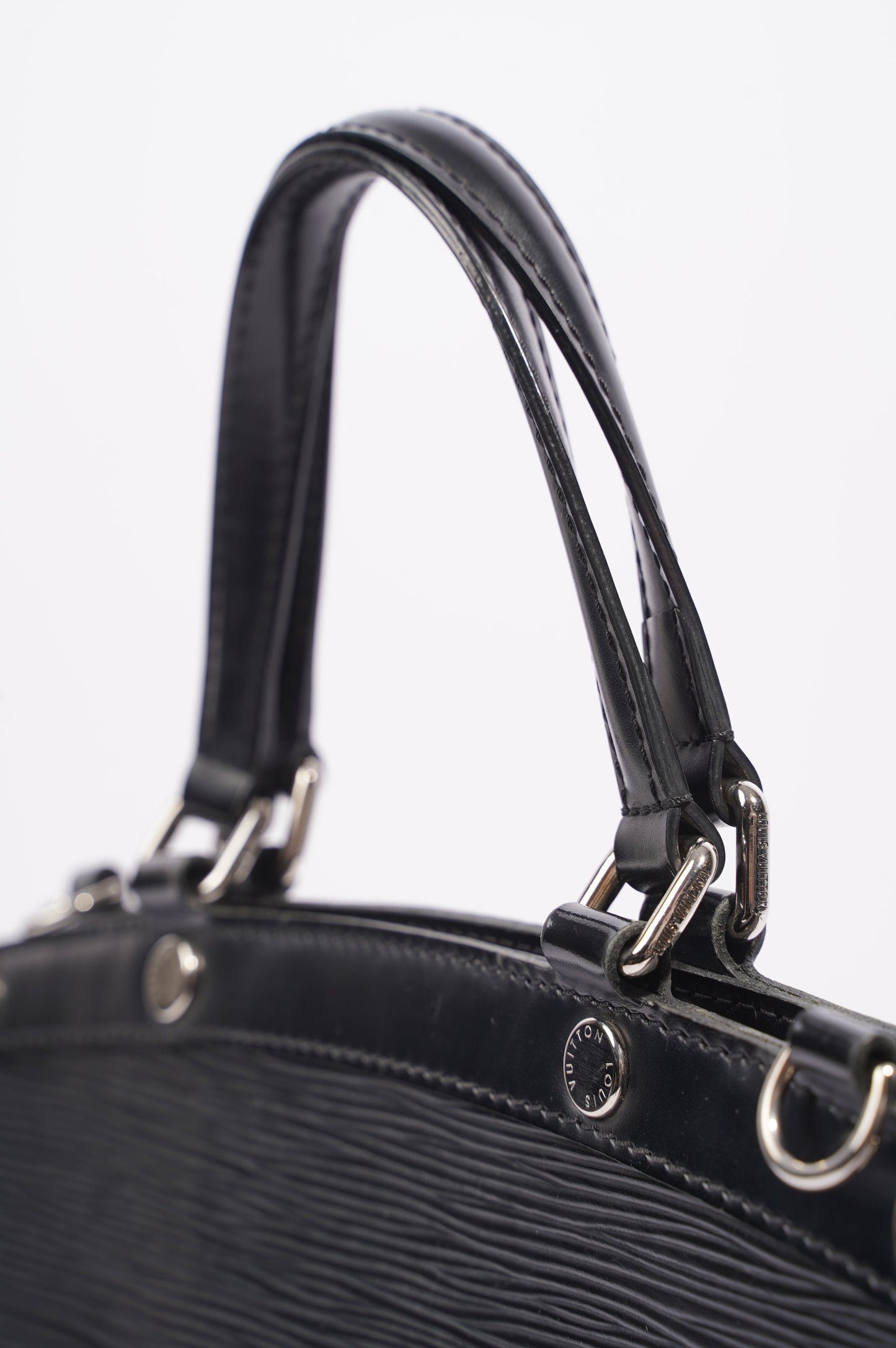 Louis Vuitton Womens Brea Black Epi Leather MM