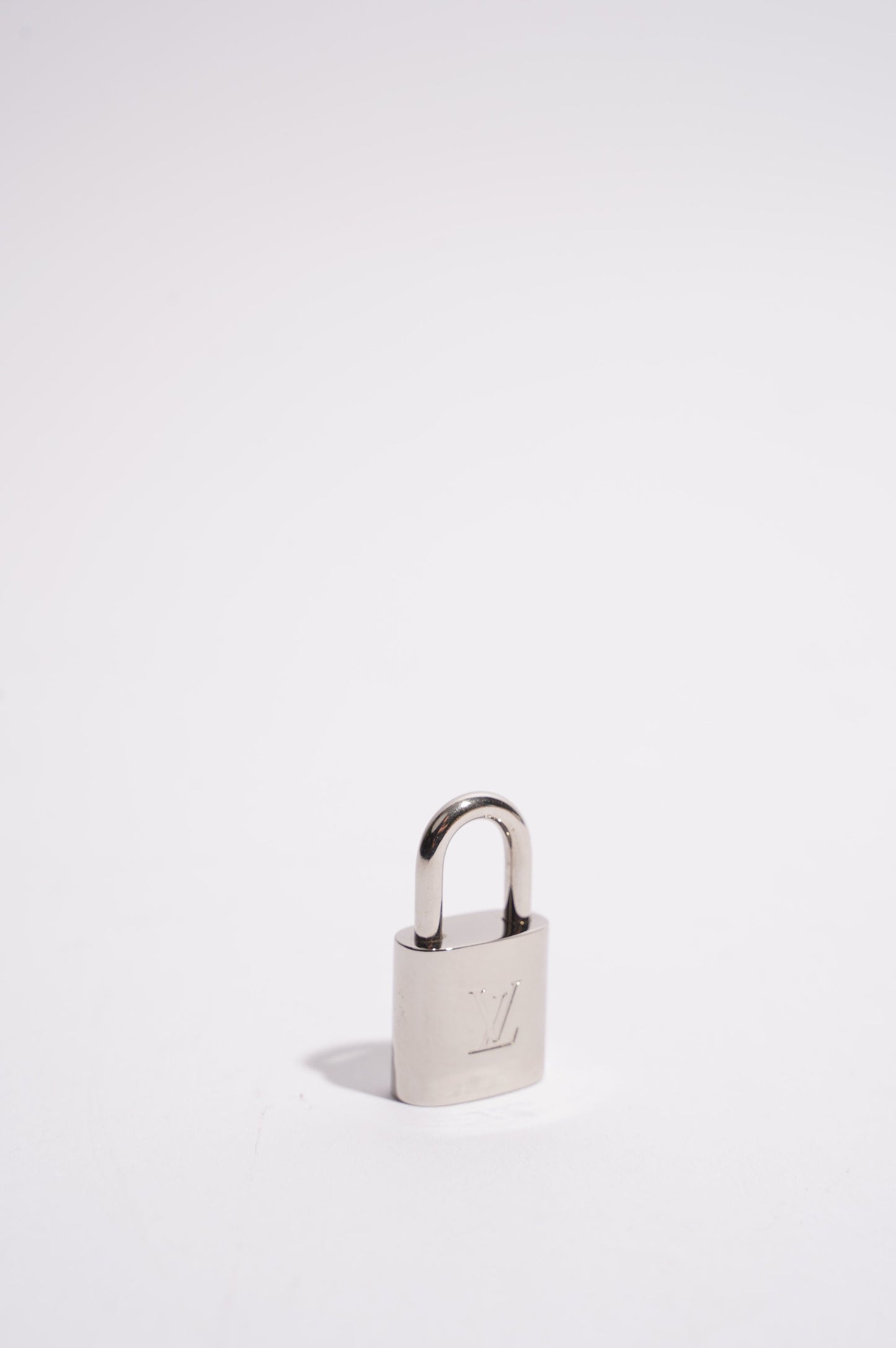 Louis Vuitton Womens Alma Epi Green BB
