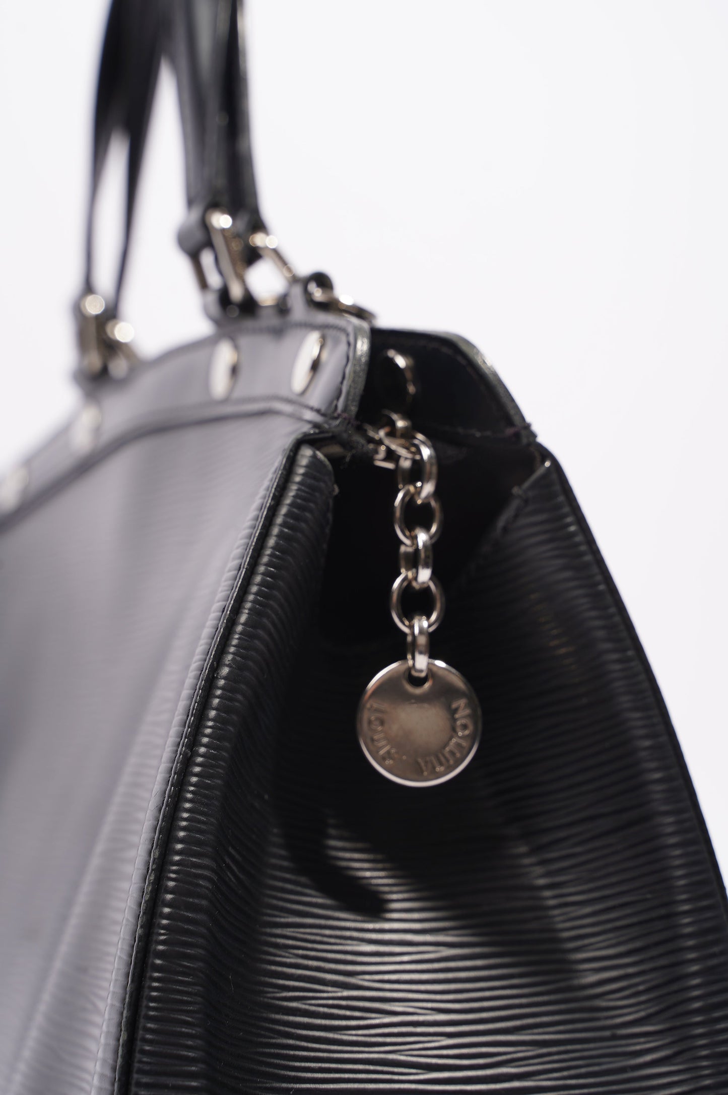 Louis Vuitton Womens Brea Black Epi Leather MM