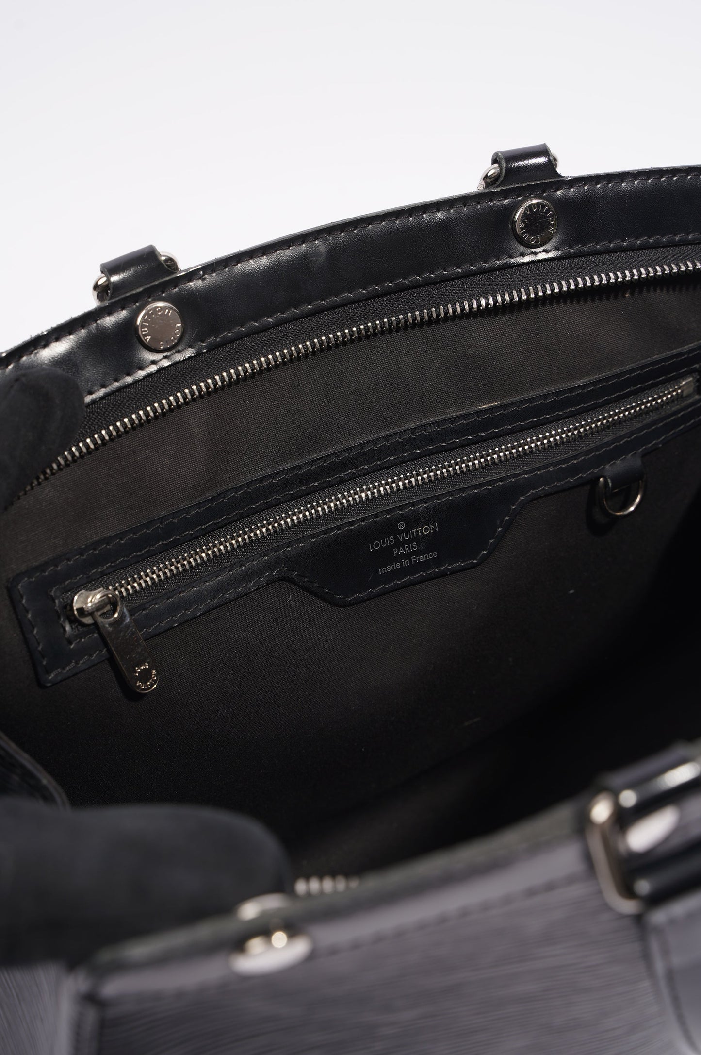 Louis Vuitton Womens Brea Black Epi Leather MM