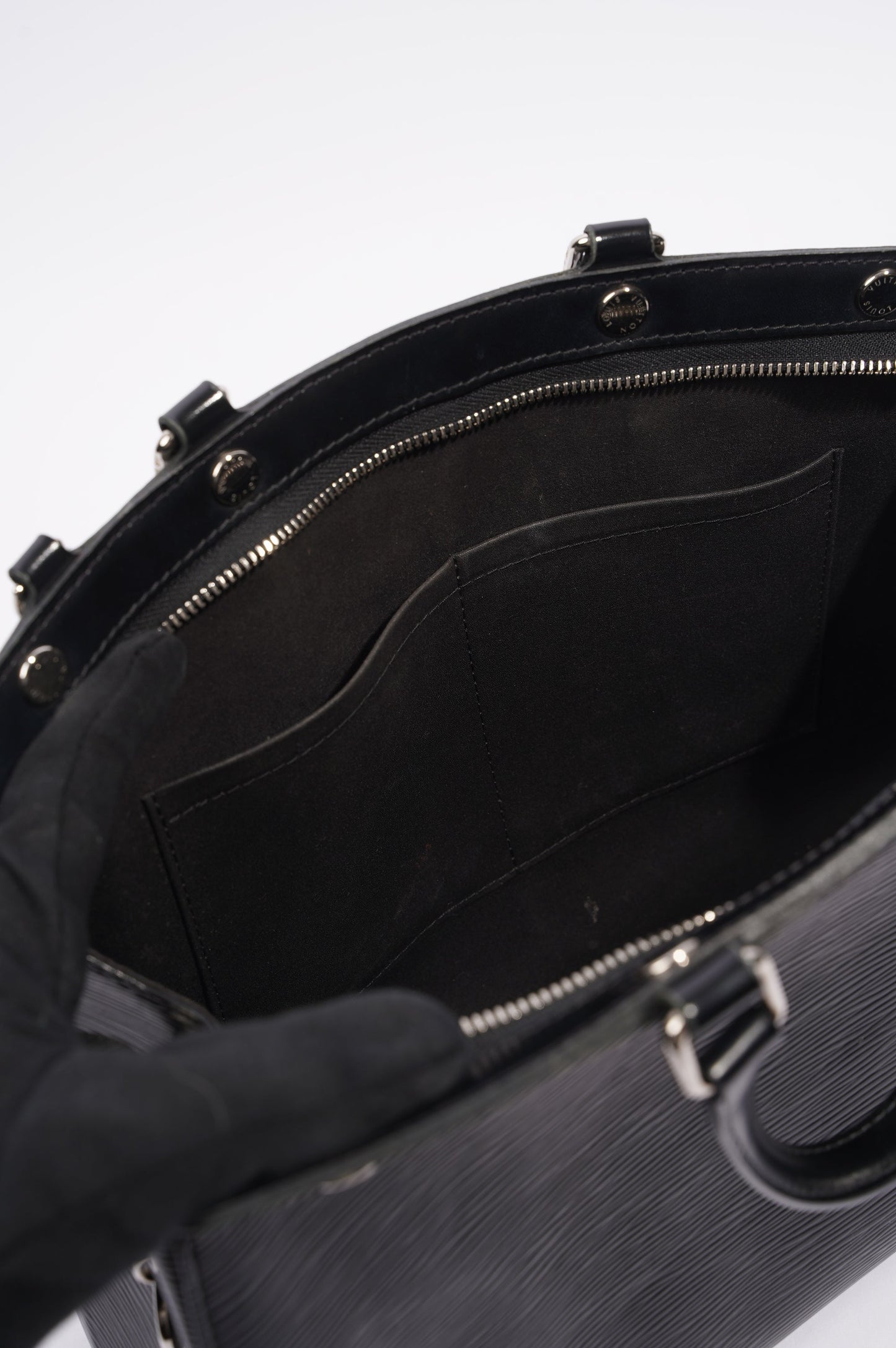 Louis Vuitton Womens Brea Black Epi Leather MM