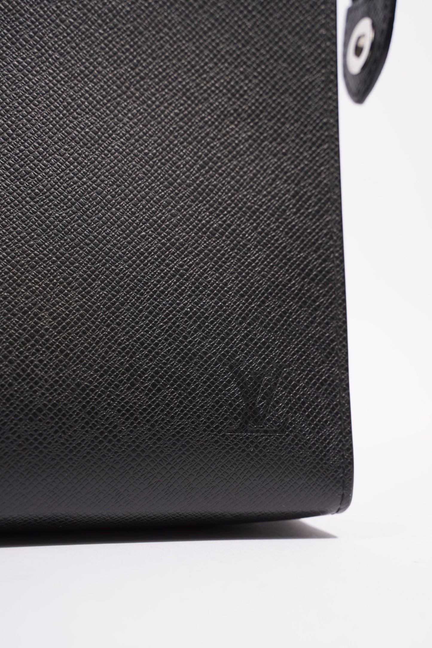 Louis Vuitton Mens Pochette Voyage Black MM