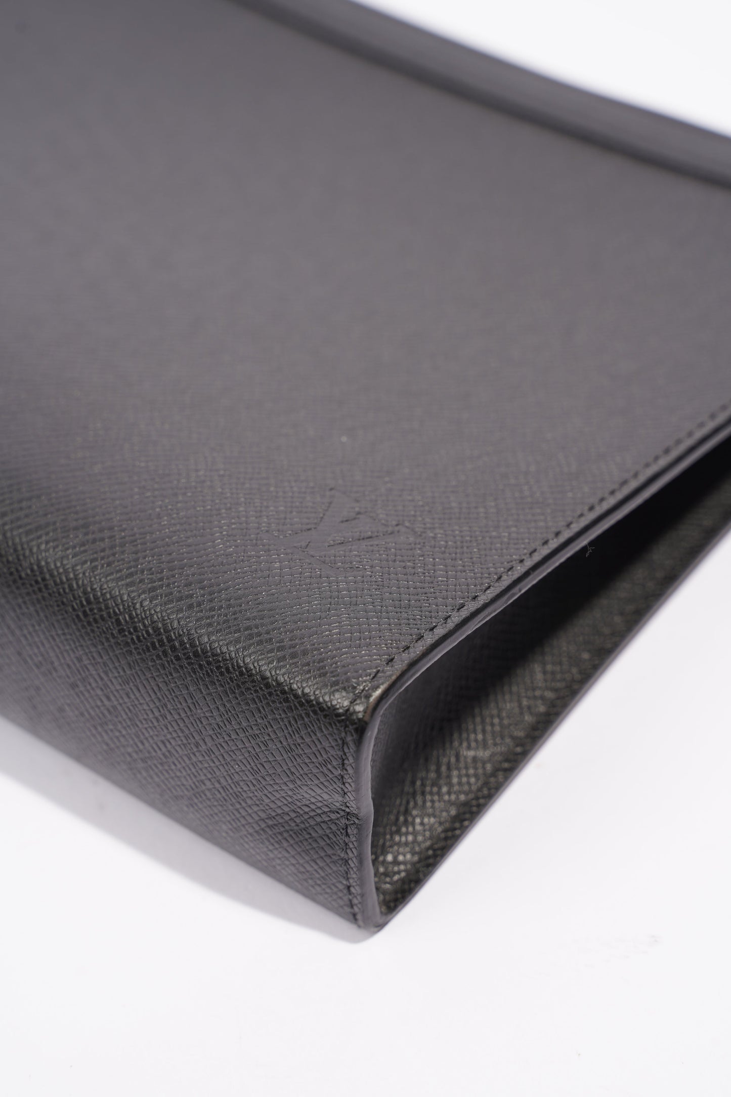 Louis Vuitton Mens Pochette Voyage Black MM