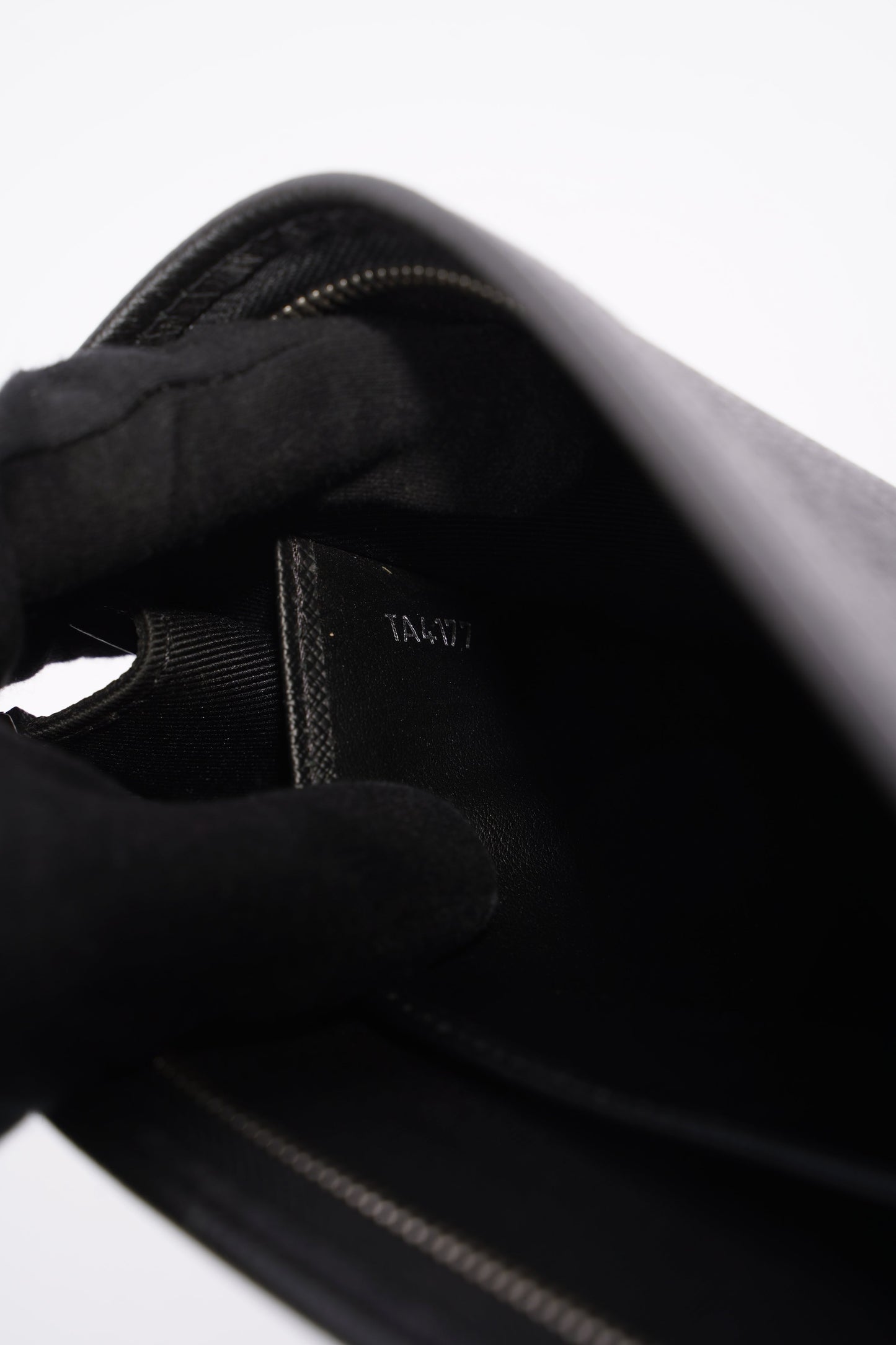Louis Vuitton Mens Pochette Voyage Black MM