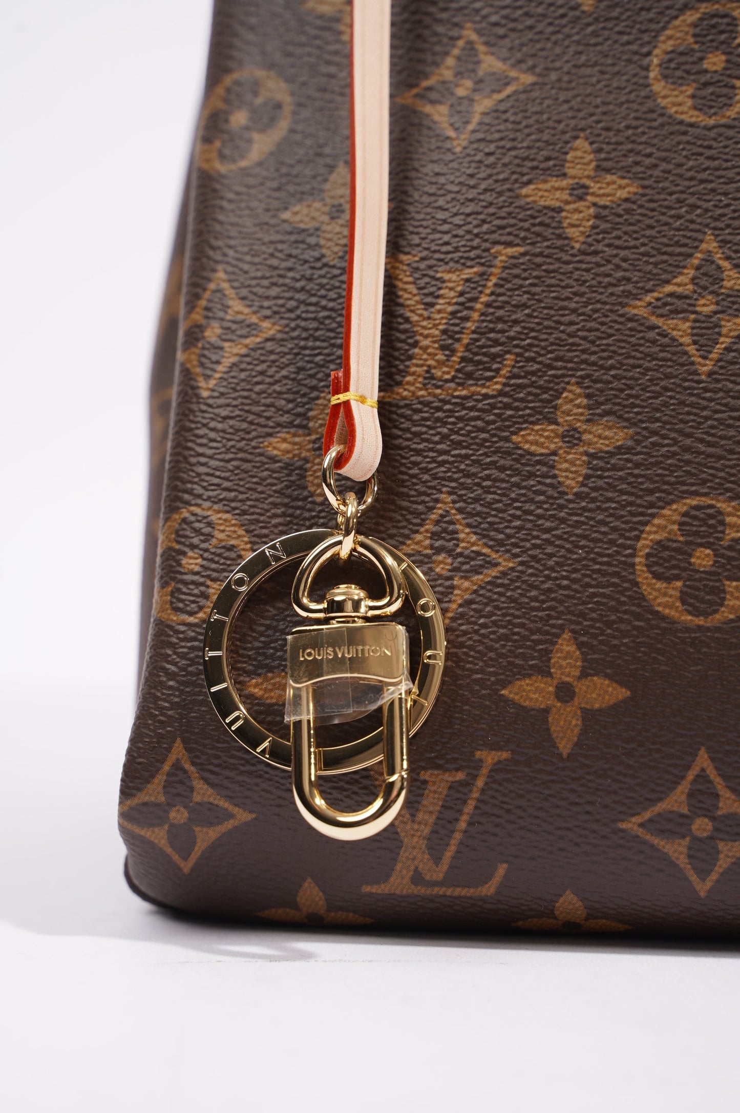 Louis Vuitton Womens Artsy Monogram Cream MM