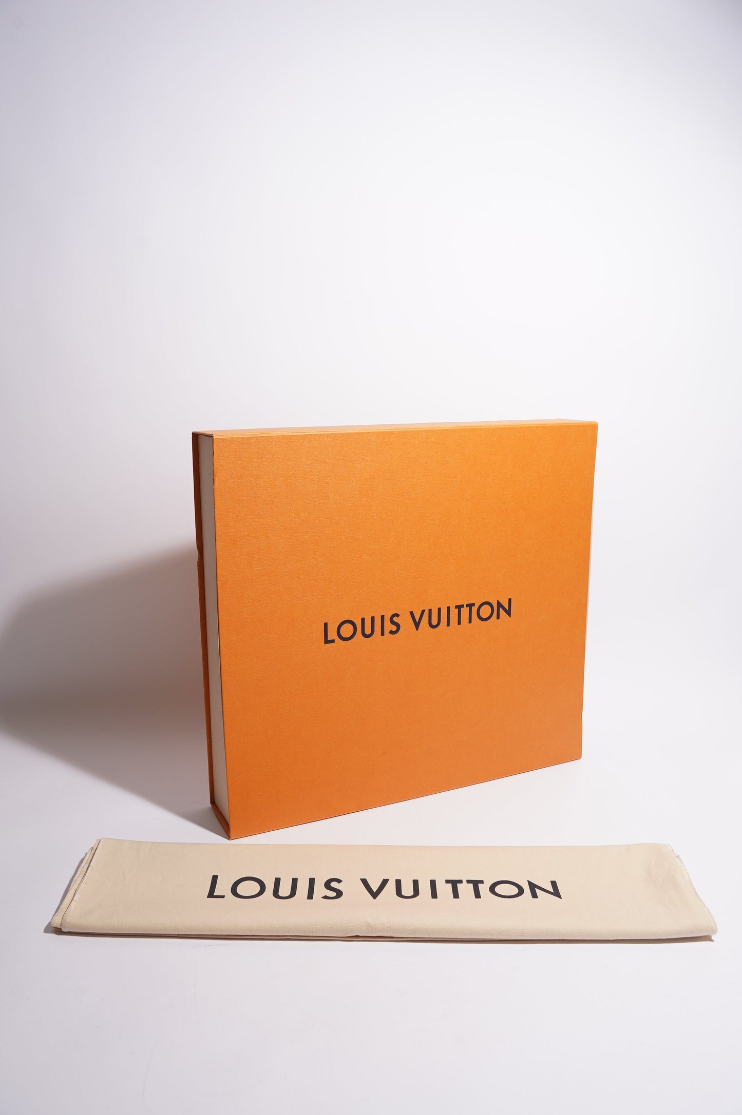 Louis Vuitton Womens Artsy Monogram Cream MM