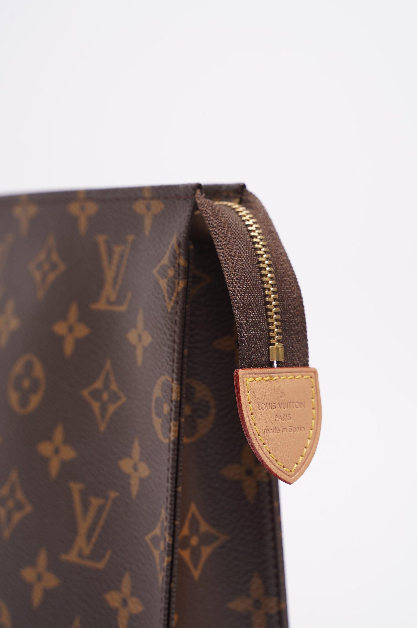 Louis Vuitton Womens Toiletry Monogram 26