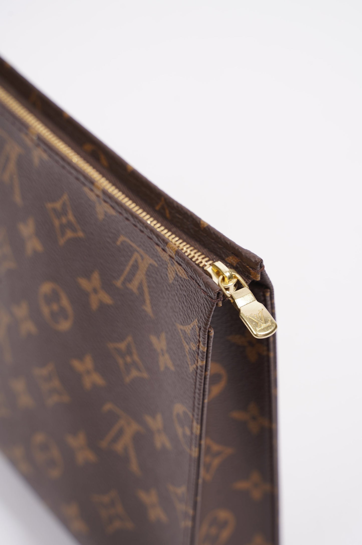 Louis Vuitton Womens Toiletry Monogram 26