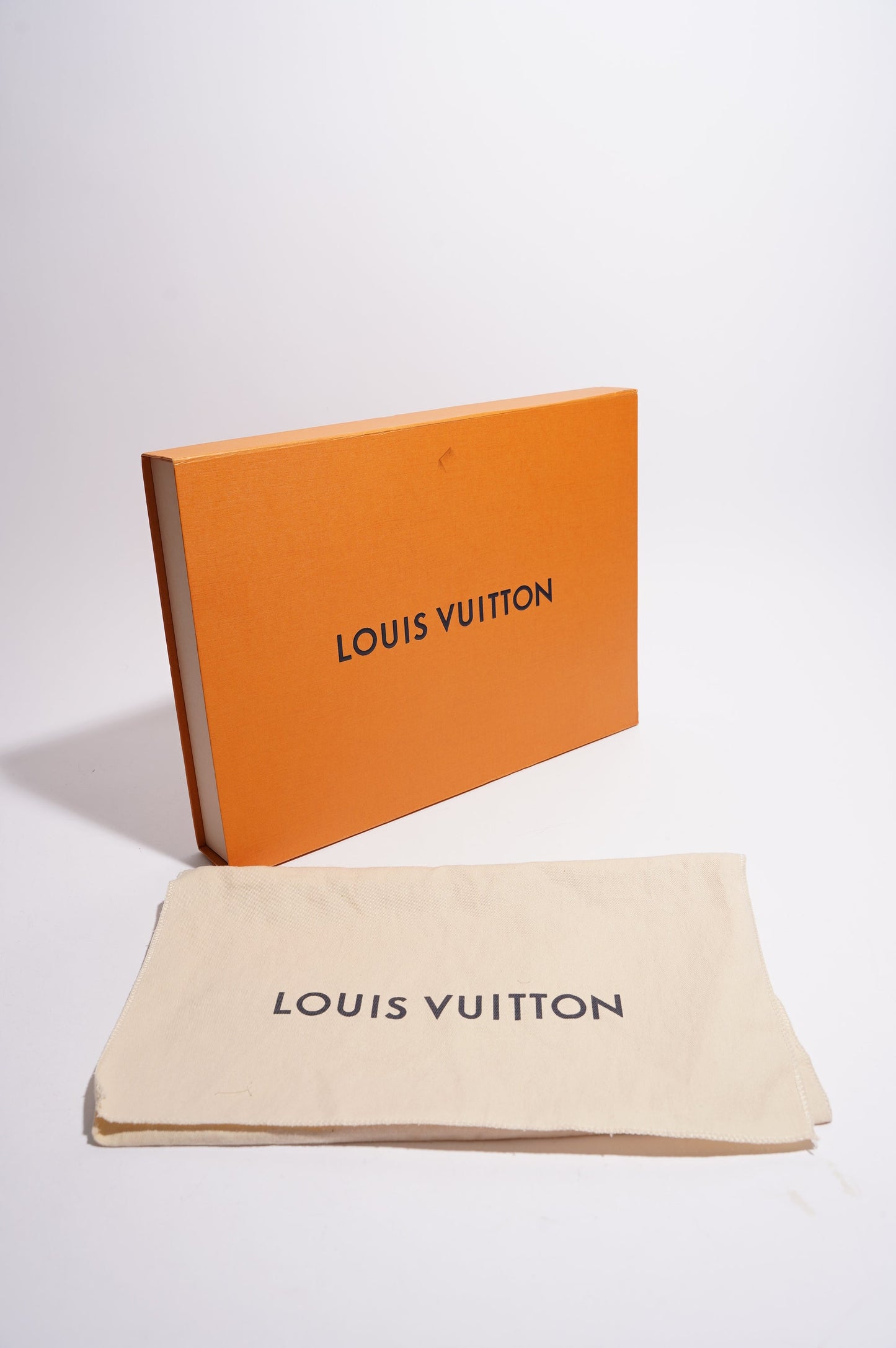 Louis Vuitton Womens Toiletry Monogram 26