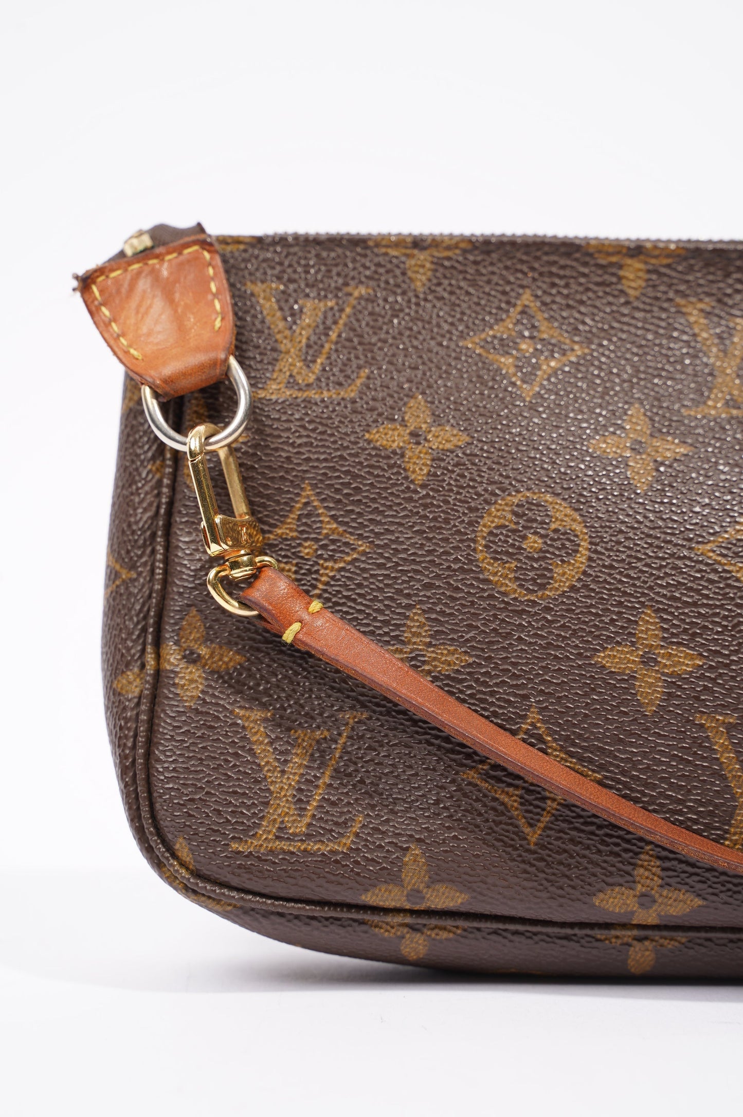 Louis Vuitton Womens Vintage Pochette Accessoire Monogram