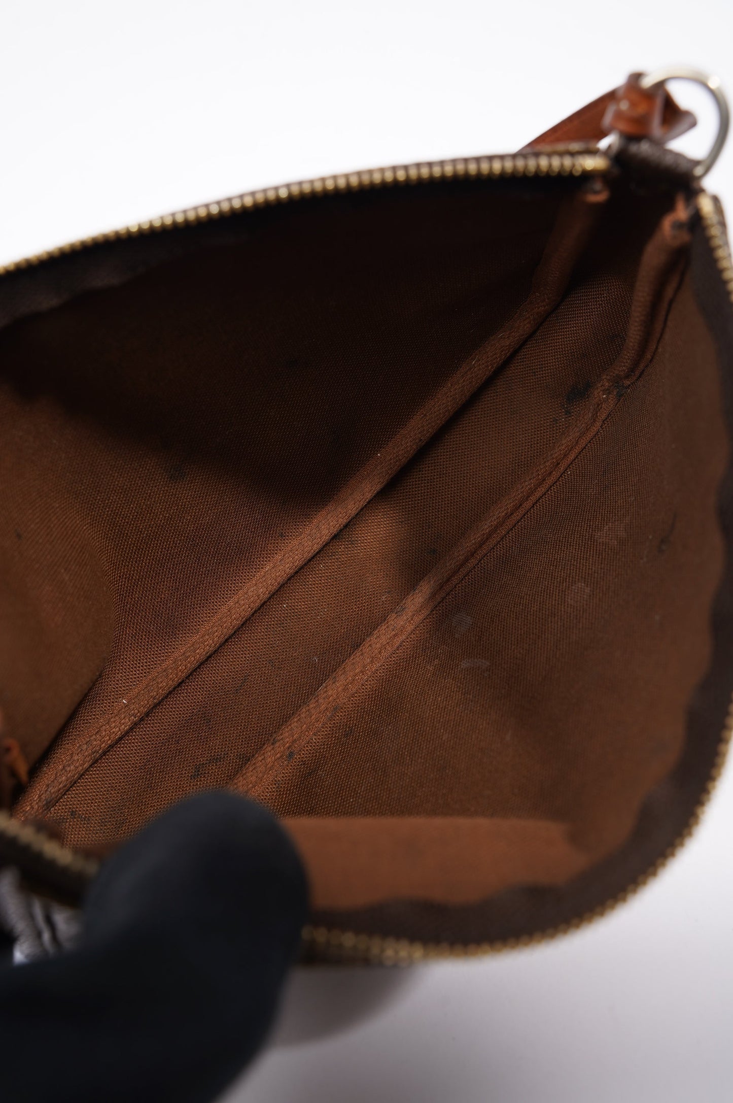 Louis Vuitton Womens Vintage Pochette Accessoire Monogram