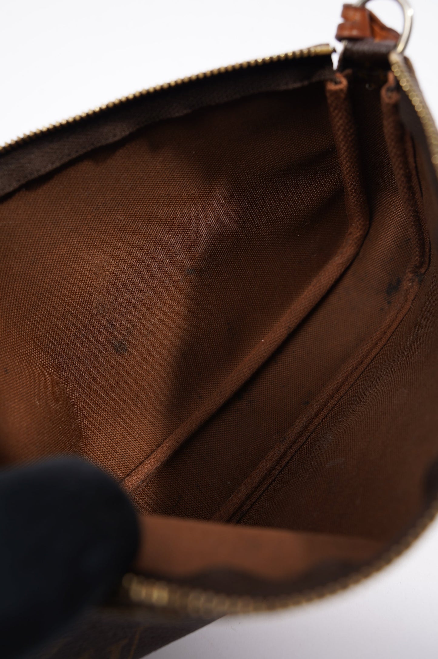 Louis Vuitton Womens Vintage Pochette Accessoire Monogram