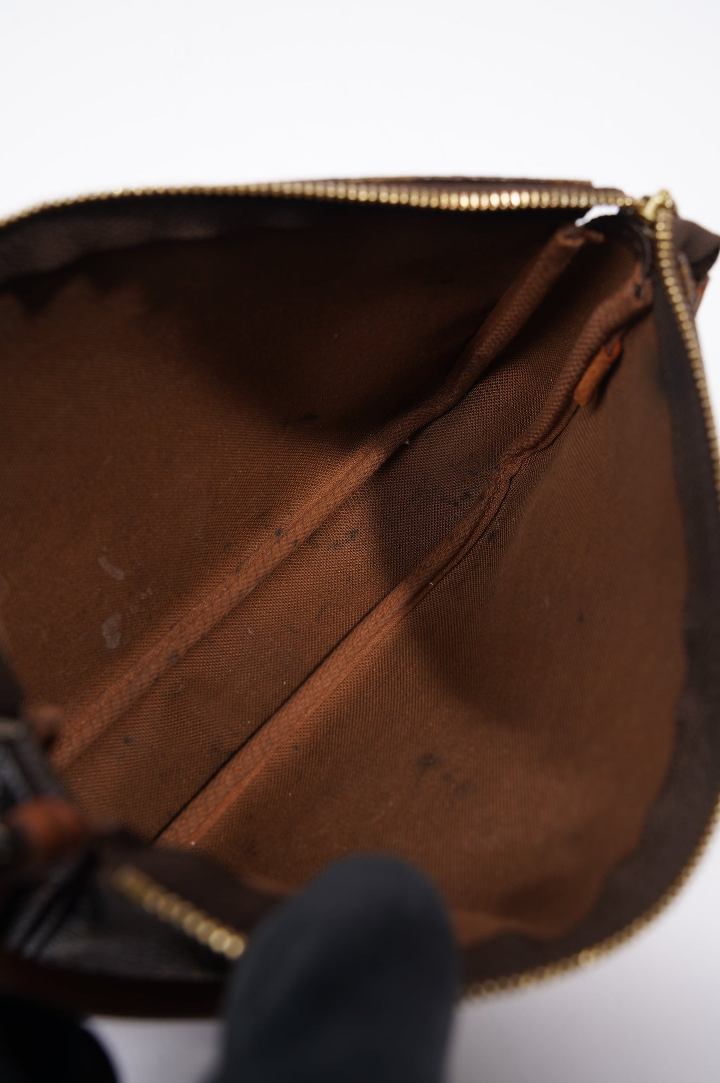 Louis Vuitton Womens Vintage Pochette Accessoire Monogram