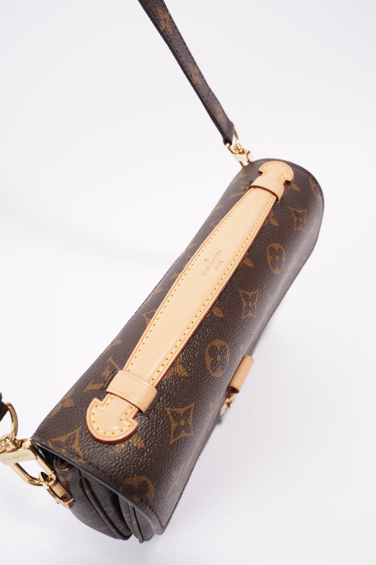 Louis Vuitton Womens Pochette Metis Monogram Canvas