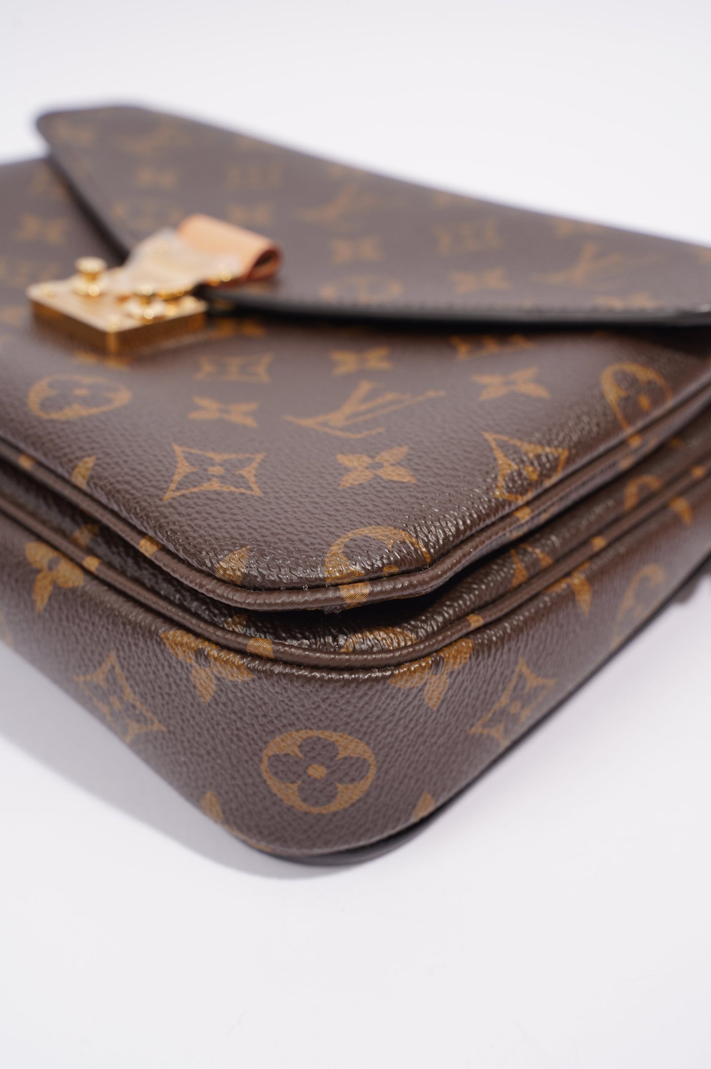 Louis Vuitton Womens Pochette Metis Monogram Canvas
