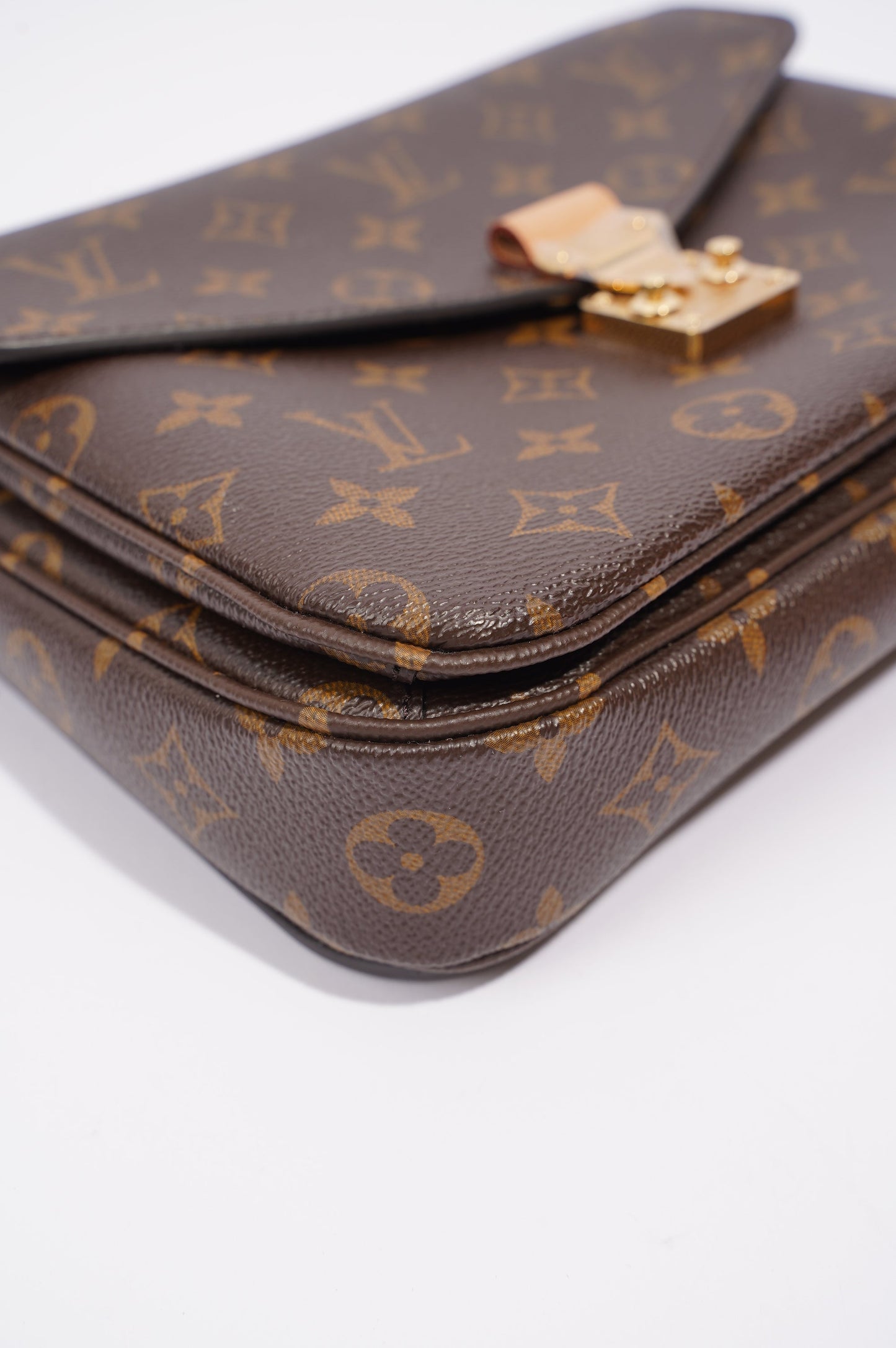 Louis Vuitton Womens Pochette Metis Monogram Canvas