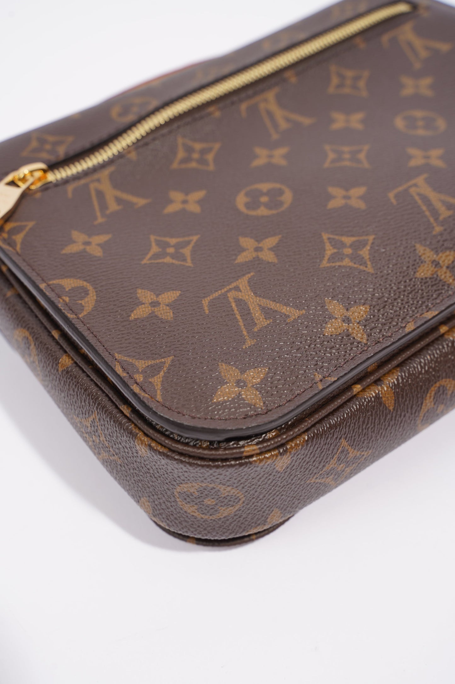 Louis Vuitton Womens Pochette Metis Monogram Canvas