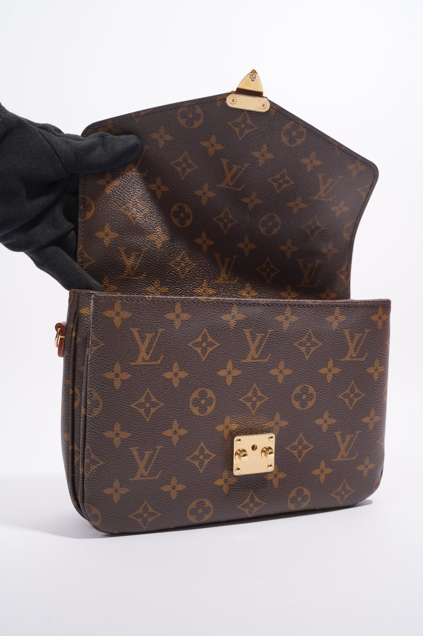 Louis Vuitton Womens Pochette Metis Monogram Canvas