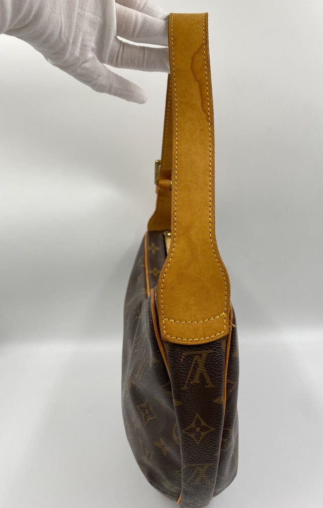 Louis Vuitton Croissant MM