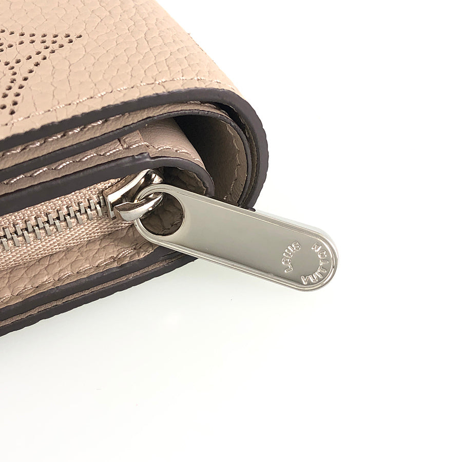LOUIS VUITTON Mahina Portefeiulle Claire M80817 Bifold wallet